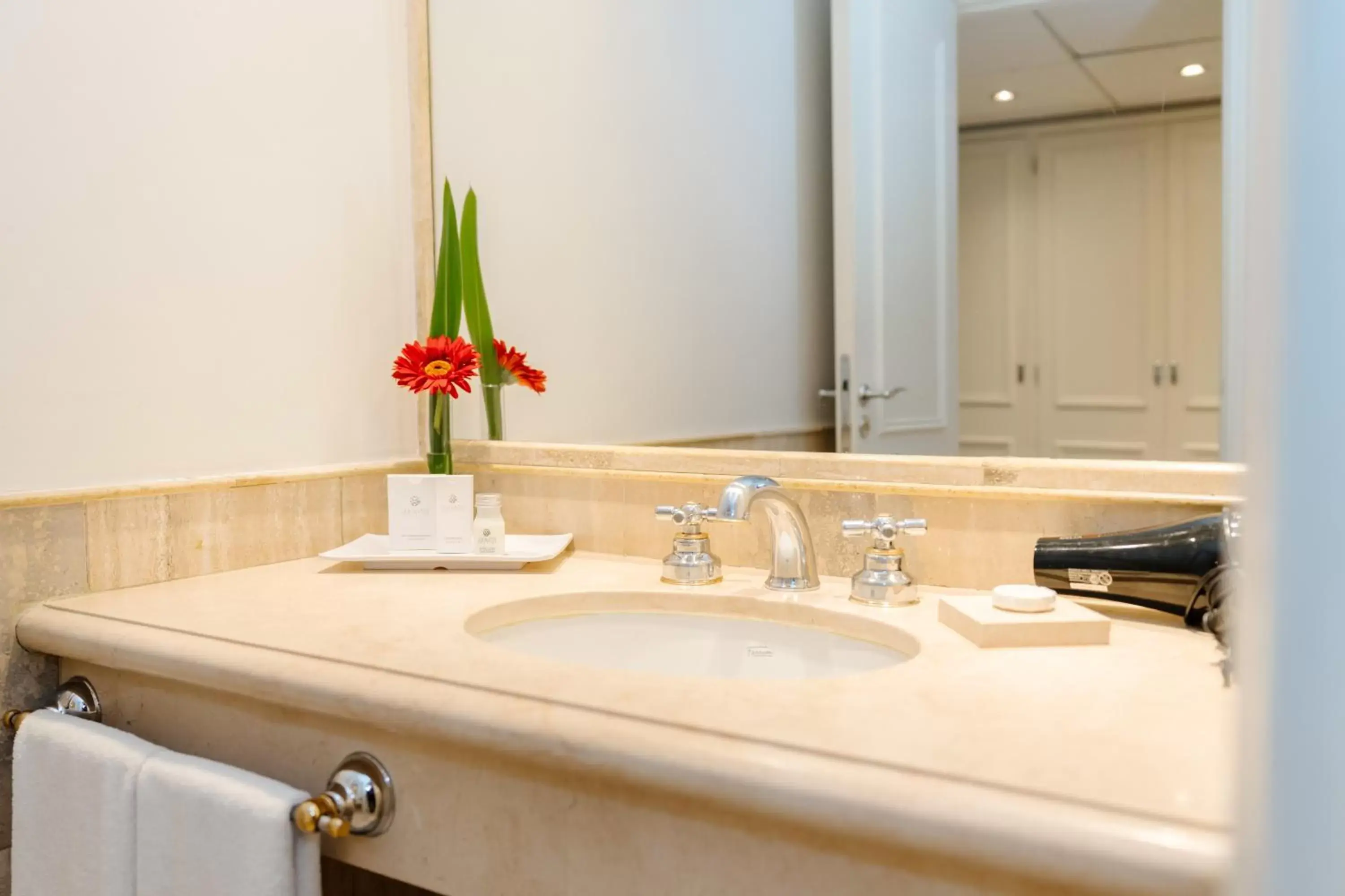 Bathroom in Loi Suites Recoleta Hotel