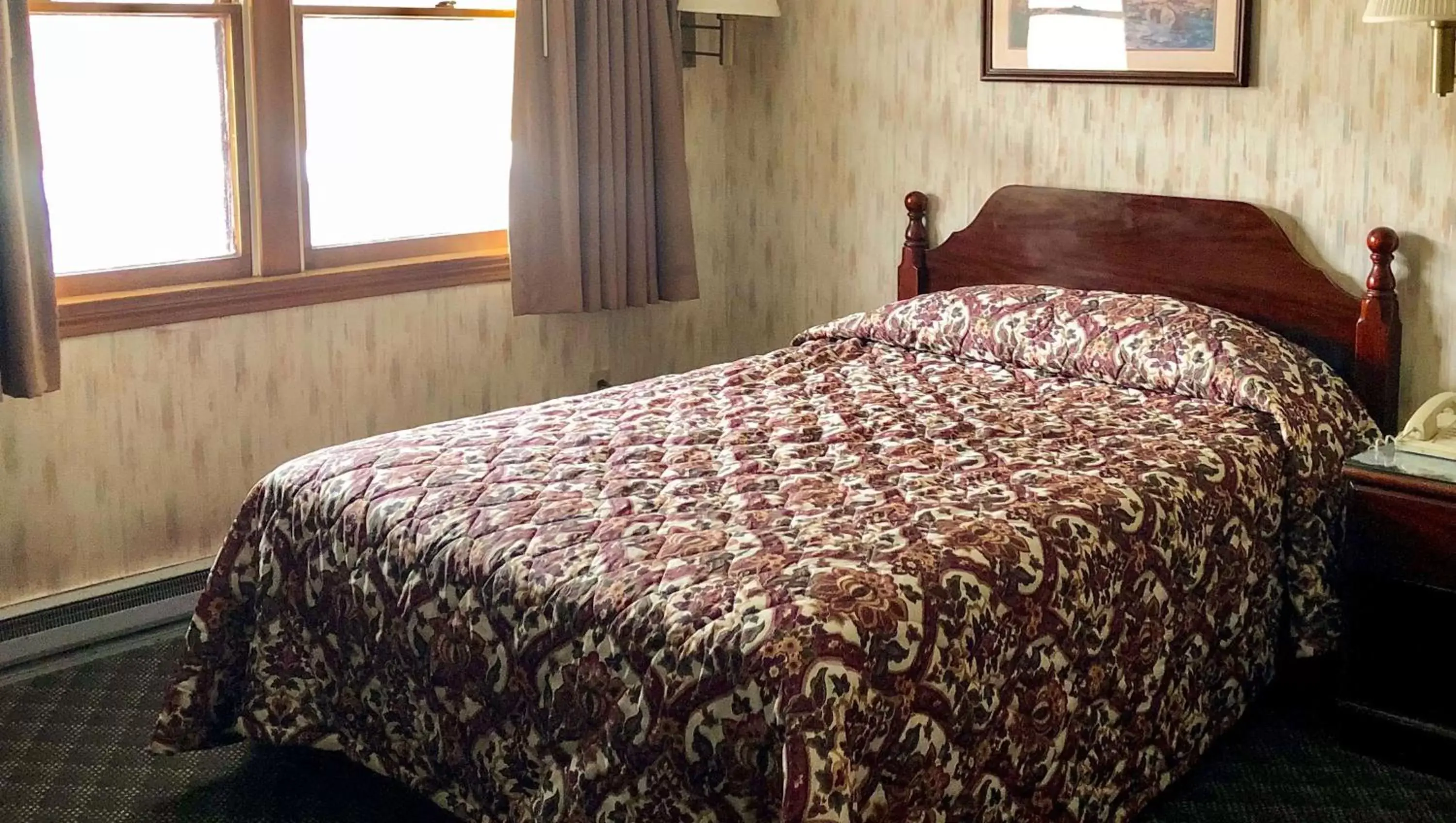Photo of the whole room, Bed in Pleasant Valley Motel West Stockbridge