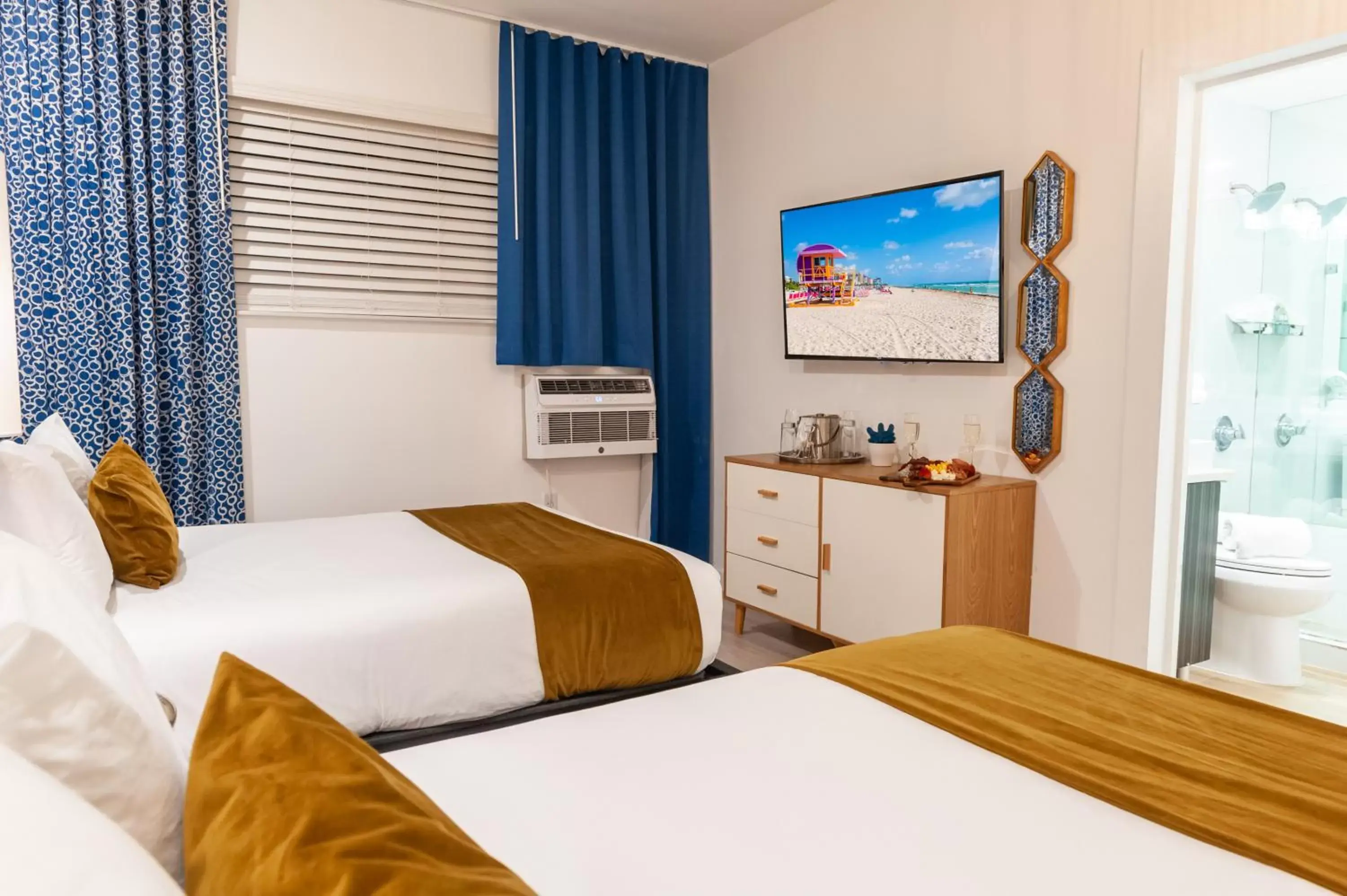 TV and multimedia, Bed in Catalina Hotel & Beach Club