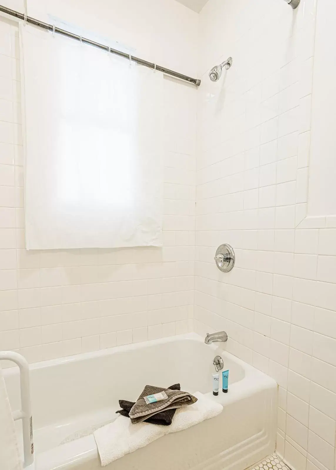 Bathroom in Echo Mountain Inn