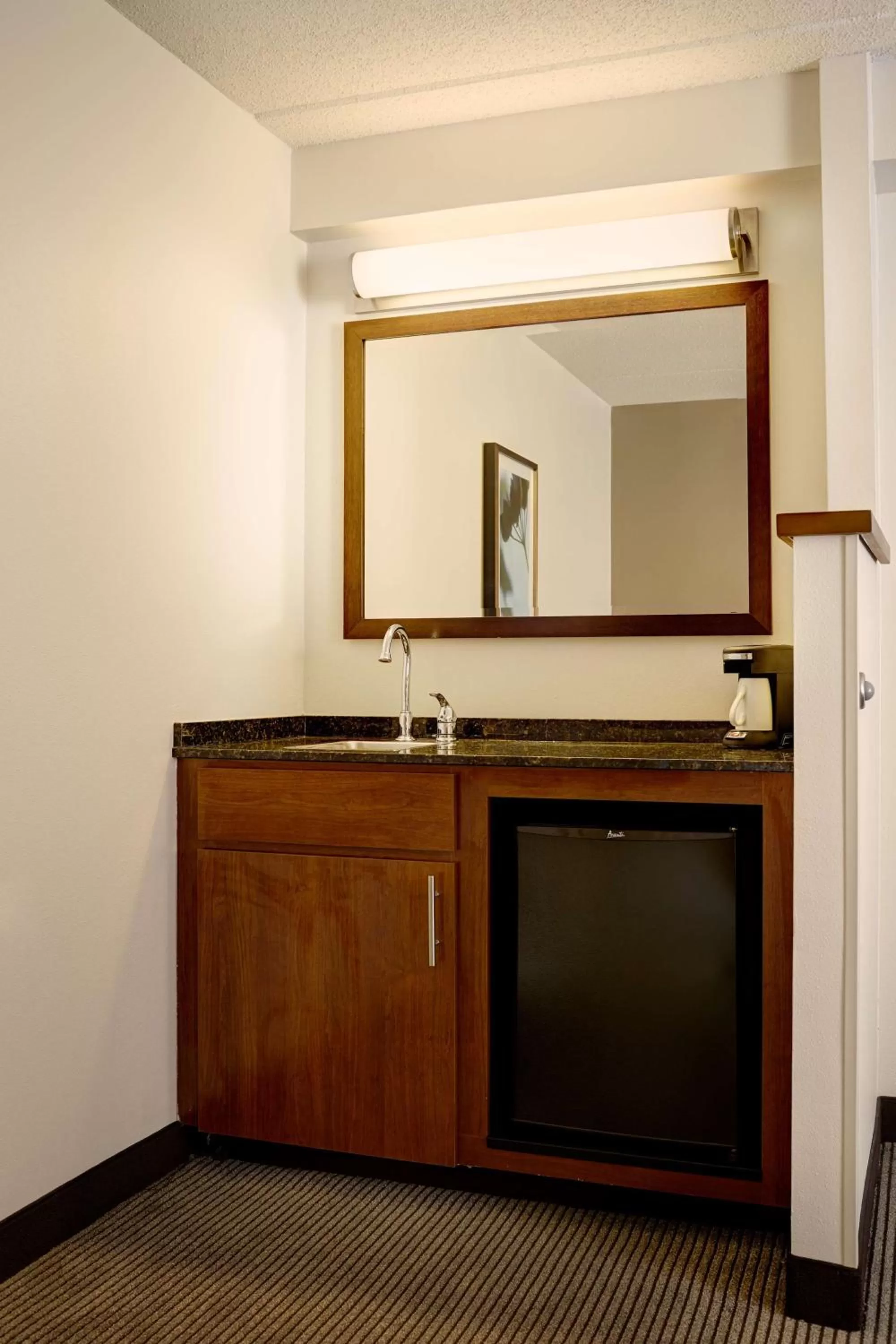 Photo of the whole room in Hyatt Place Raleigh Durham Airport