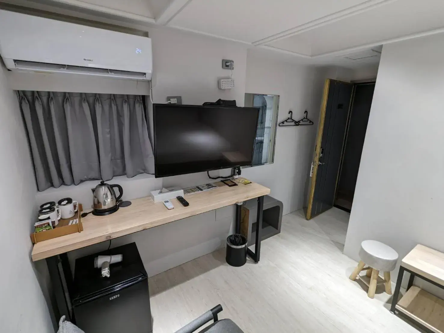TV/Entertainment Center in YESHOME HOTEL