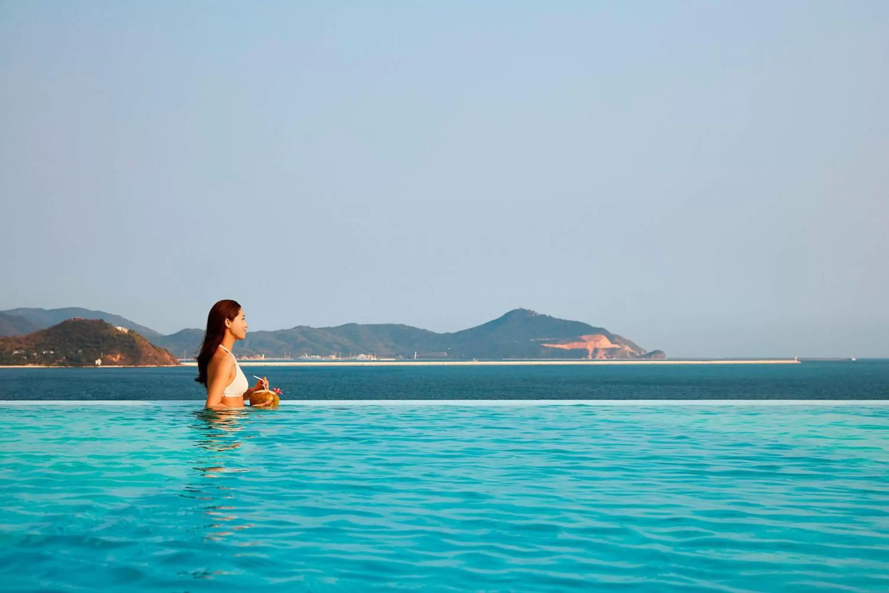 Swimming Pool in The Shanhaitian Resort Sanya, Autograph Collection