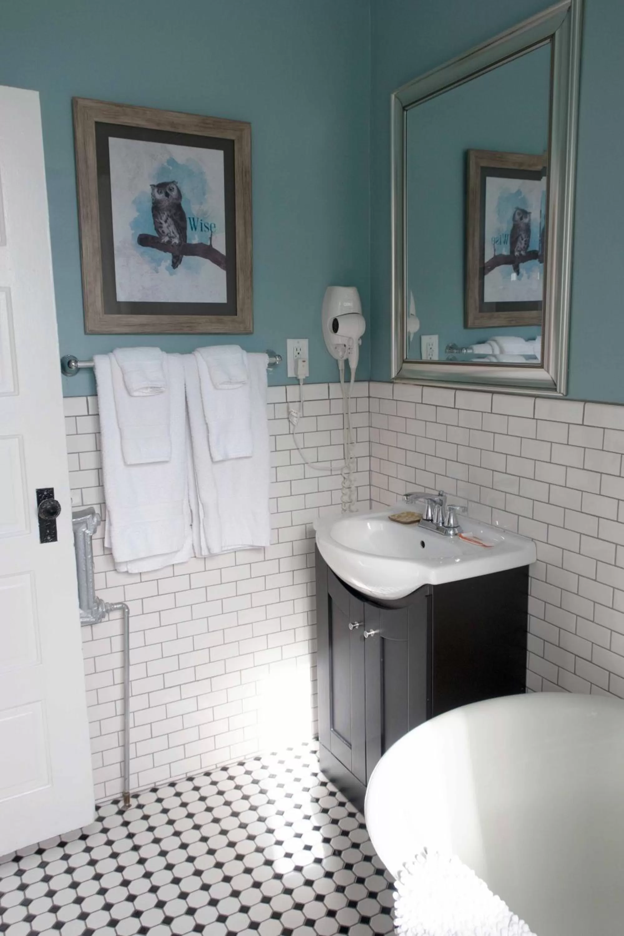 Bathroom in Sauerdough Lodging