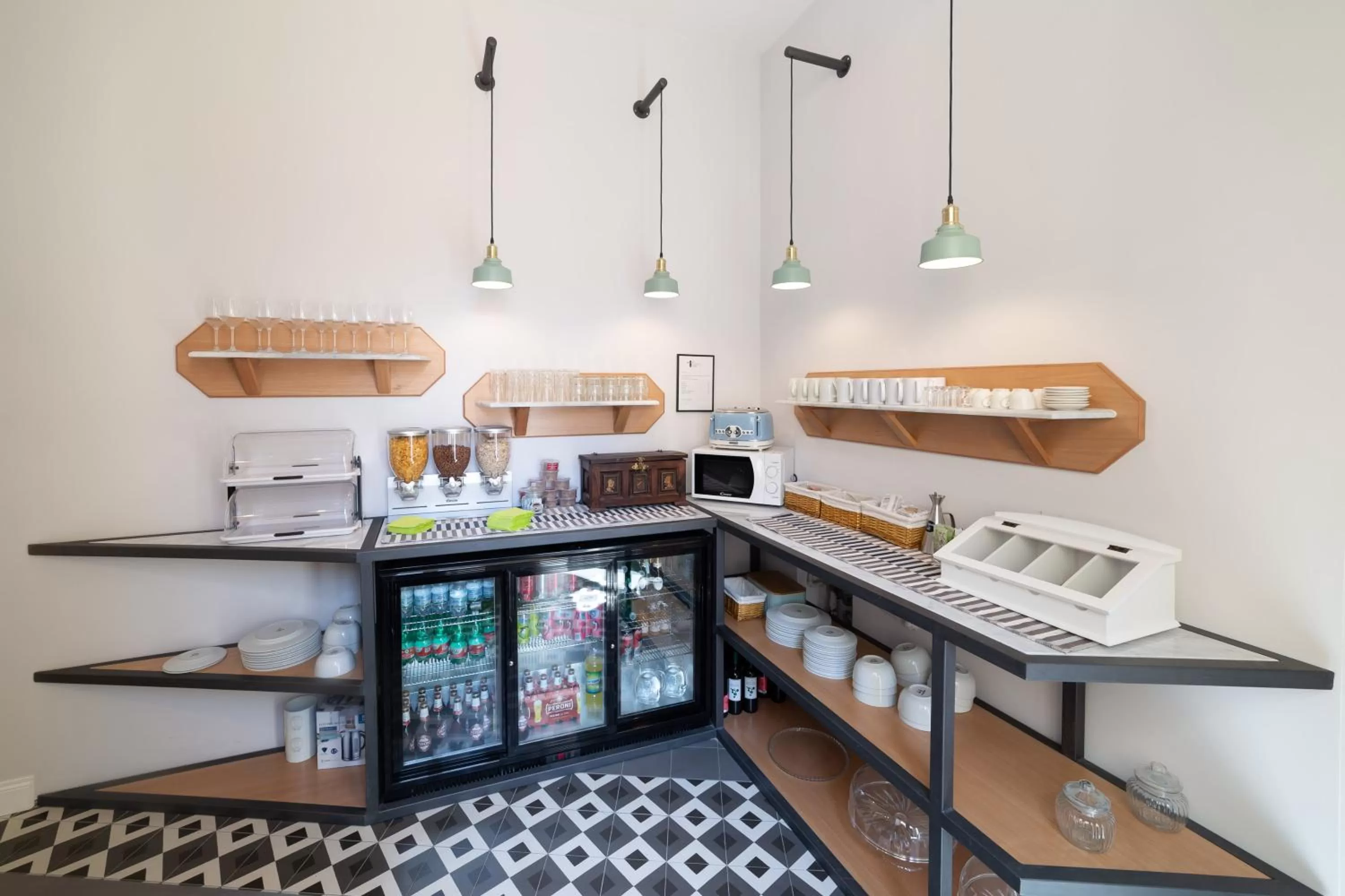 Food and drinks in The Duomo House by House In Naples