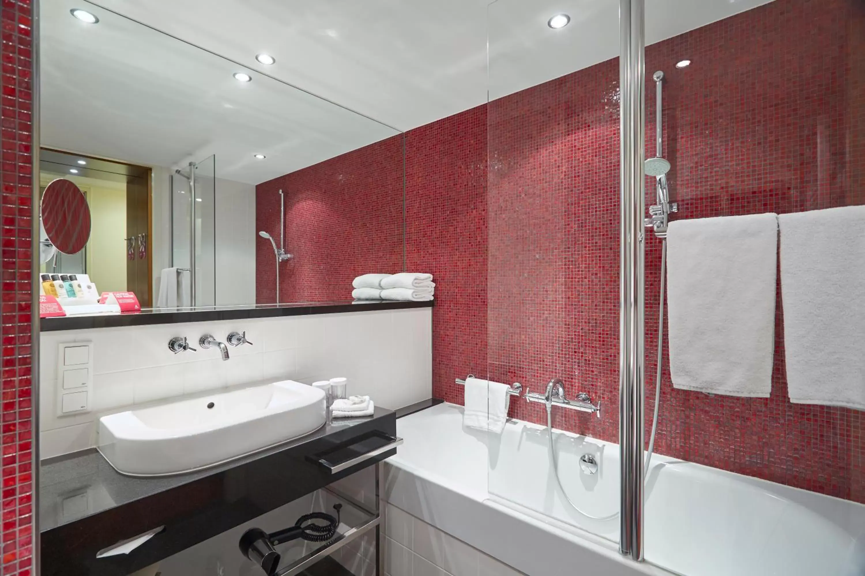 Bathroom in Crowne Plaza Amsterdam - South, an IHG Hotel