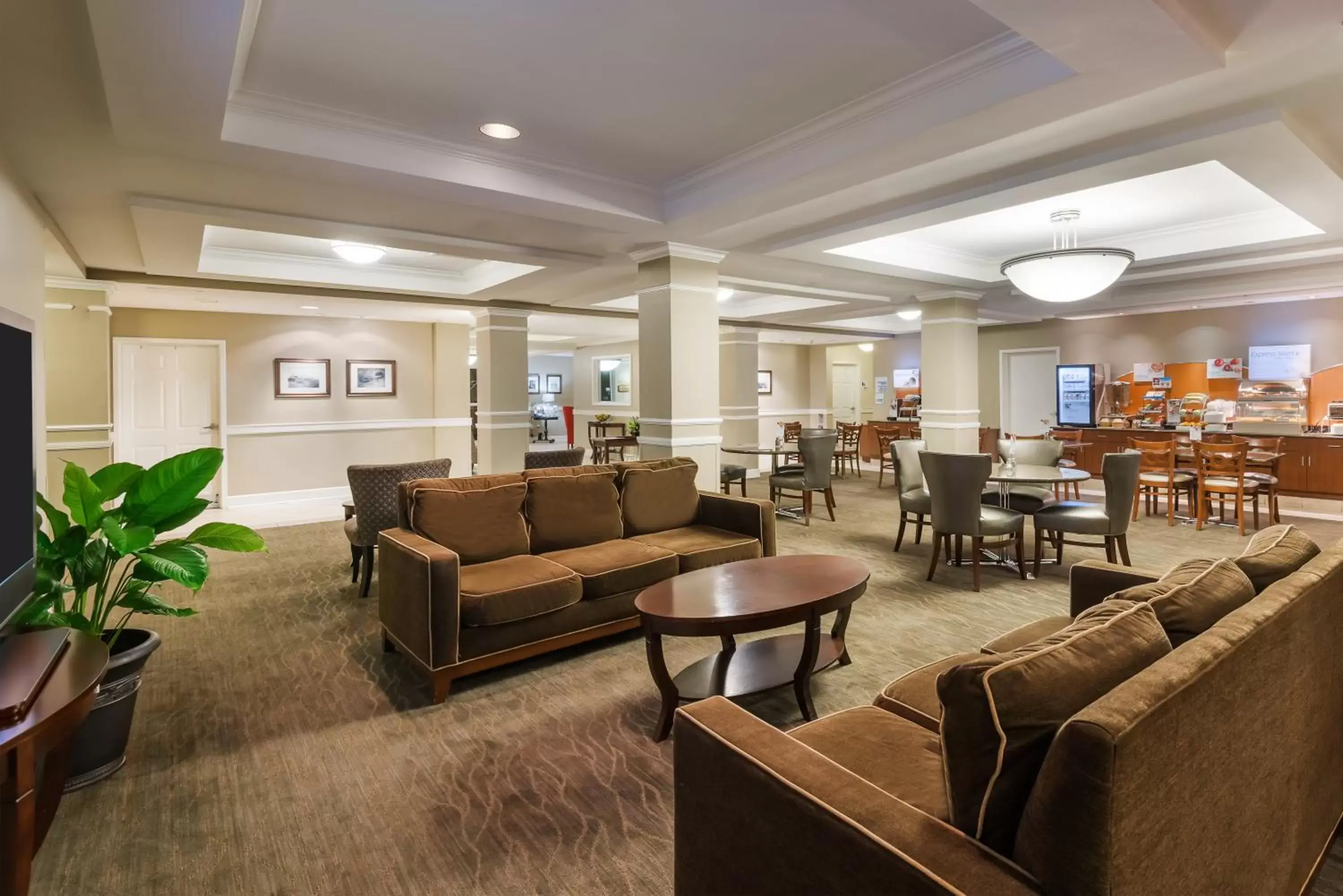 Lobby or reception, Lounge/Bar in Holiday Inn Express Hotel & Suites New Iberia - Avery Island, an IHG Hotel