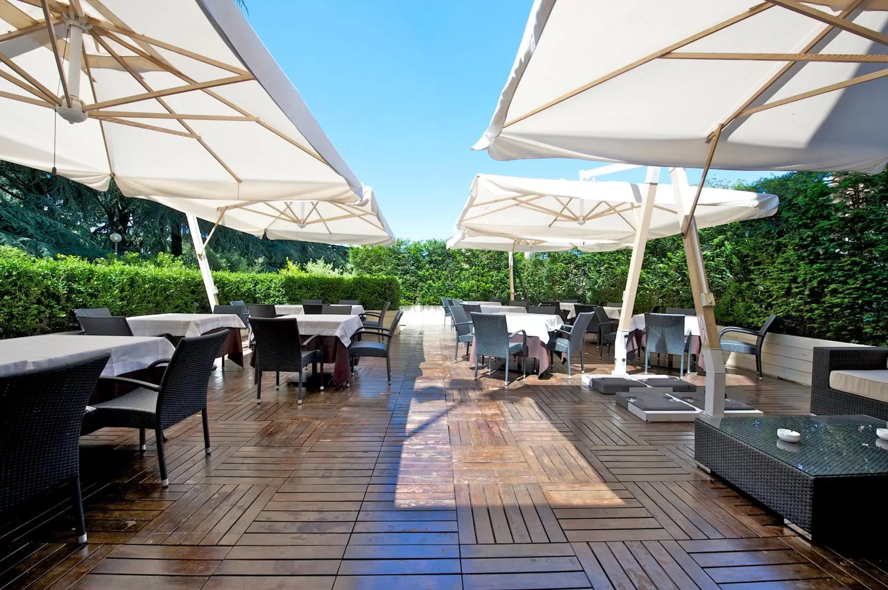 Balcony/Terrace, Restaurant/Places to Eat in Mercure Reggio Emilia Centro Astoria