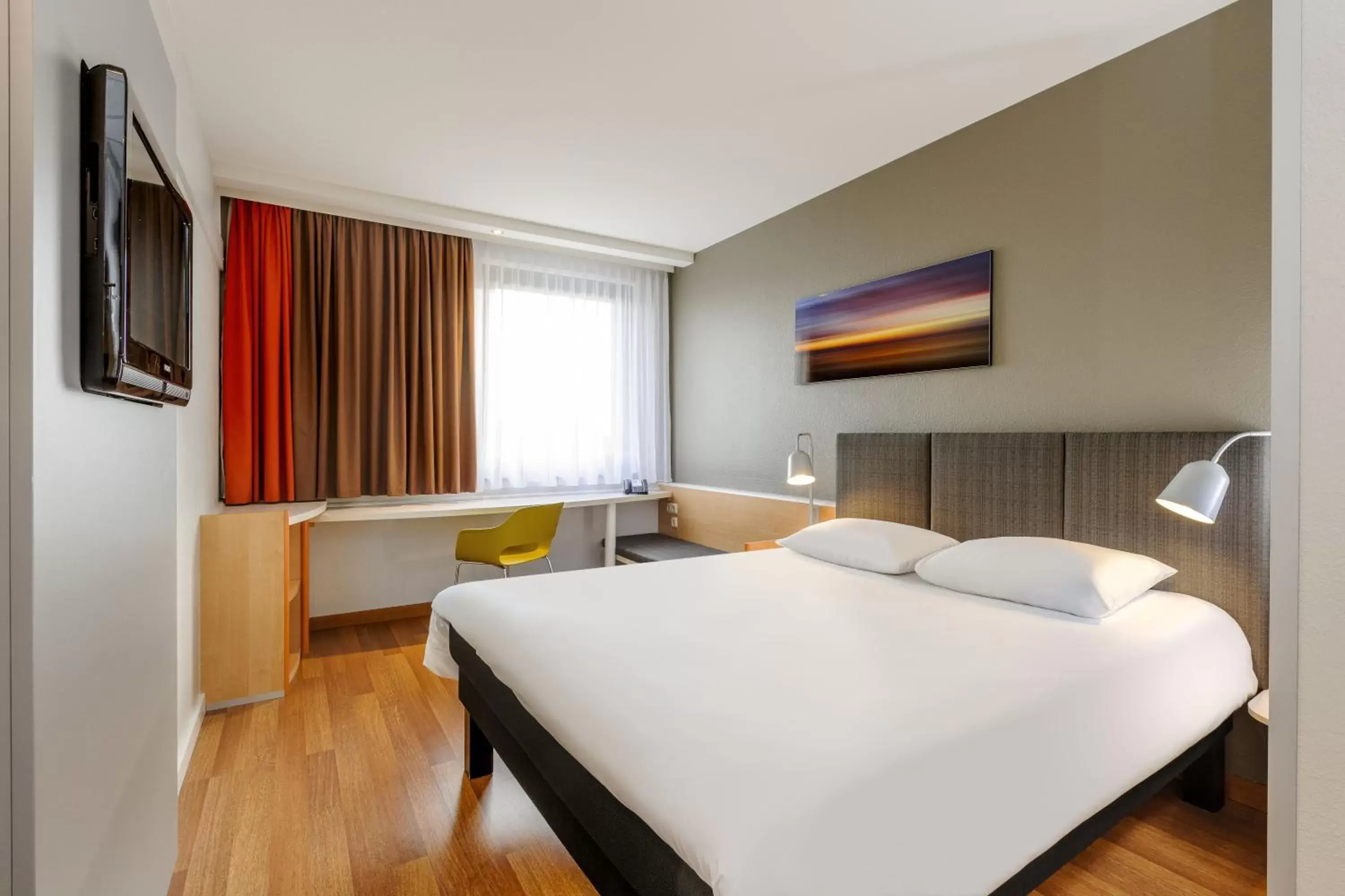 Bed in ibis Hotel Frankfurt Messe West