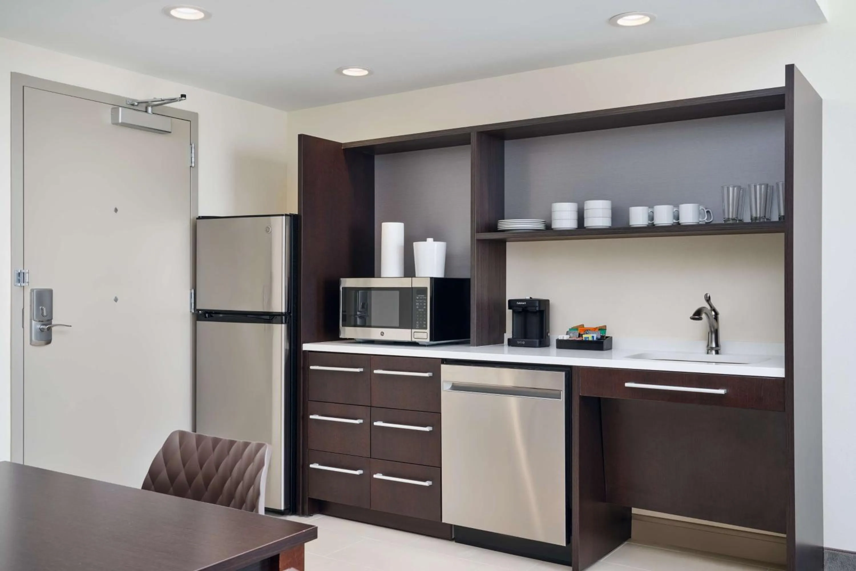 Kitchen or kitchenette in Home2 Suites By Hilton Richmond Glenside