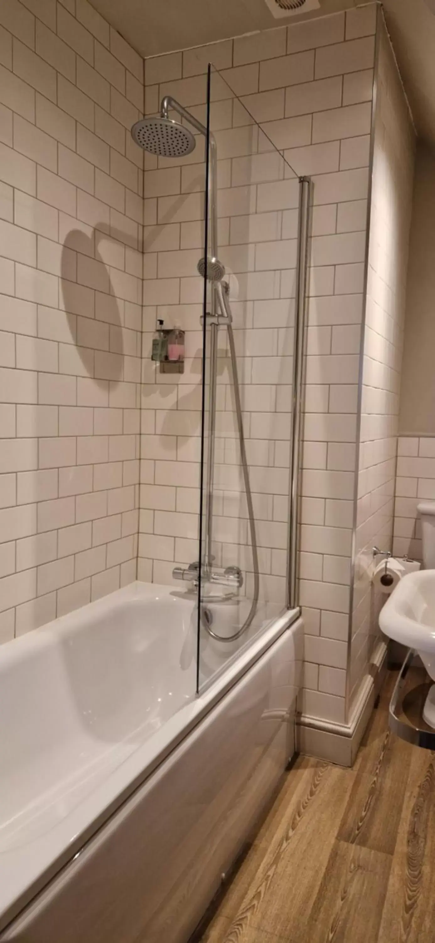 Shower, Bathroom in The Cross-Keys Hotel