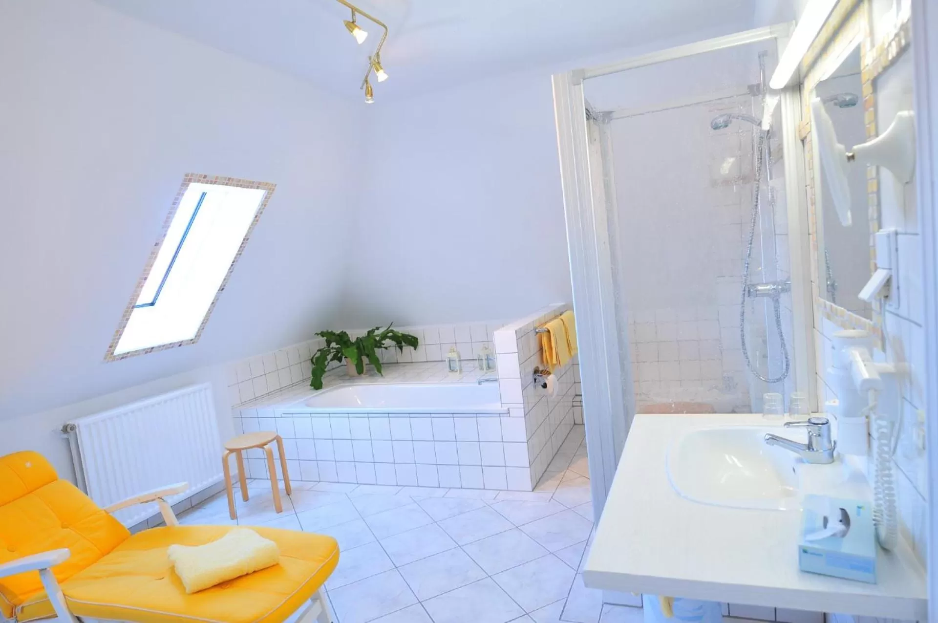 Bathroom in Hotel Goldflair am Rathaus