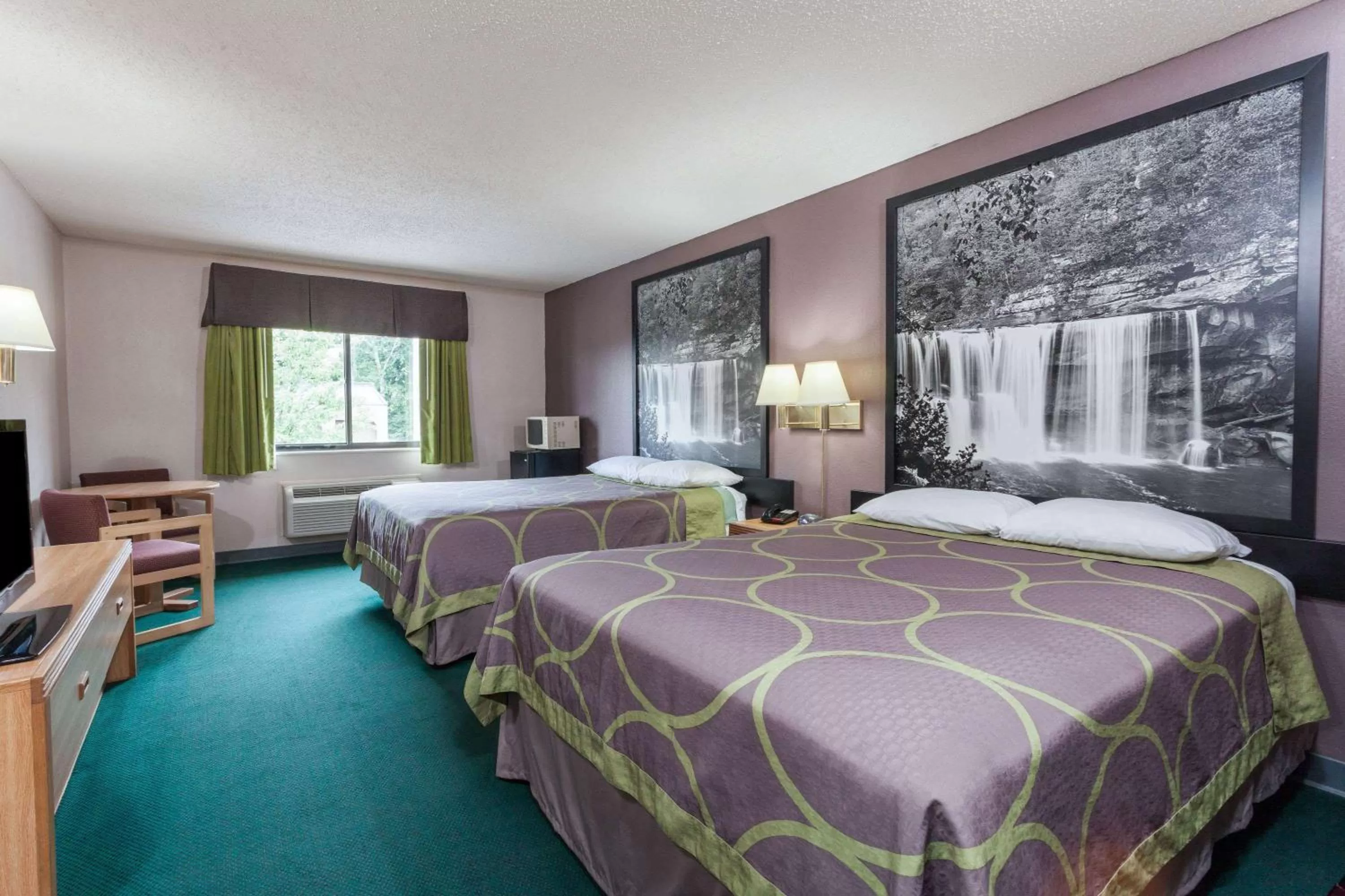 Photo of the whole room, Bed in Super 8 by Wyndham Carrollton