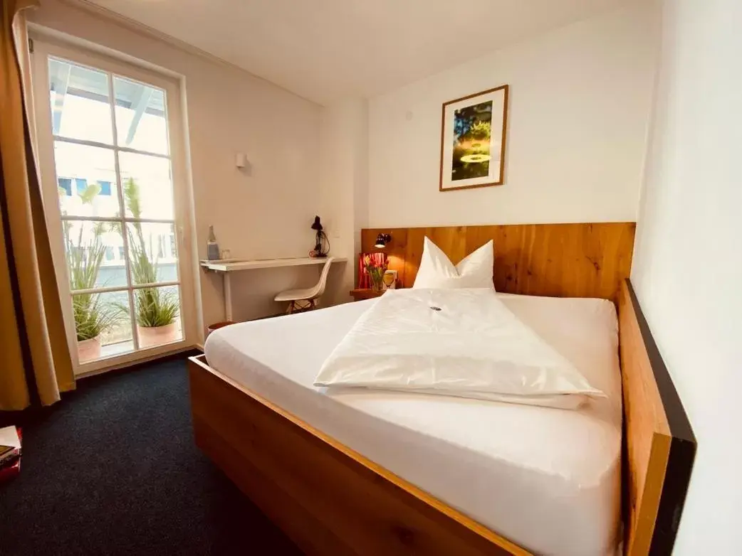 Deluxe Single Room with Queen Bed in Stadthotel Waldhorn Deluxe Single Room with Queen Bed in Stadthotel Waldhorn