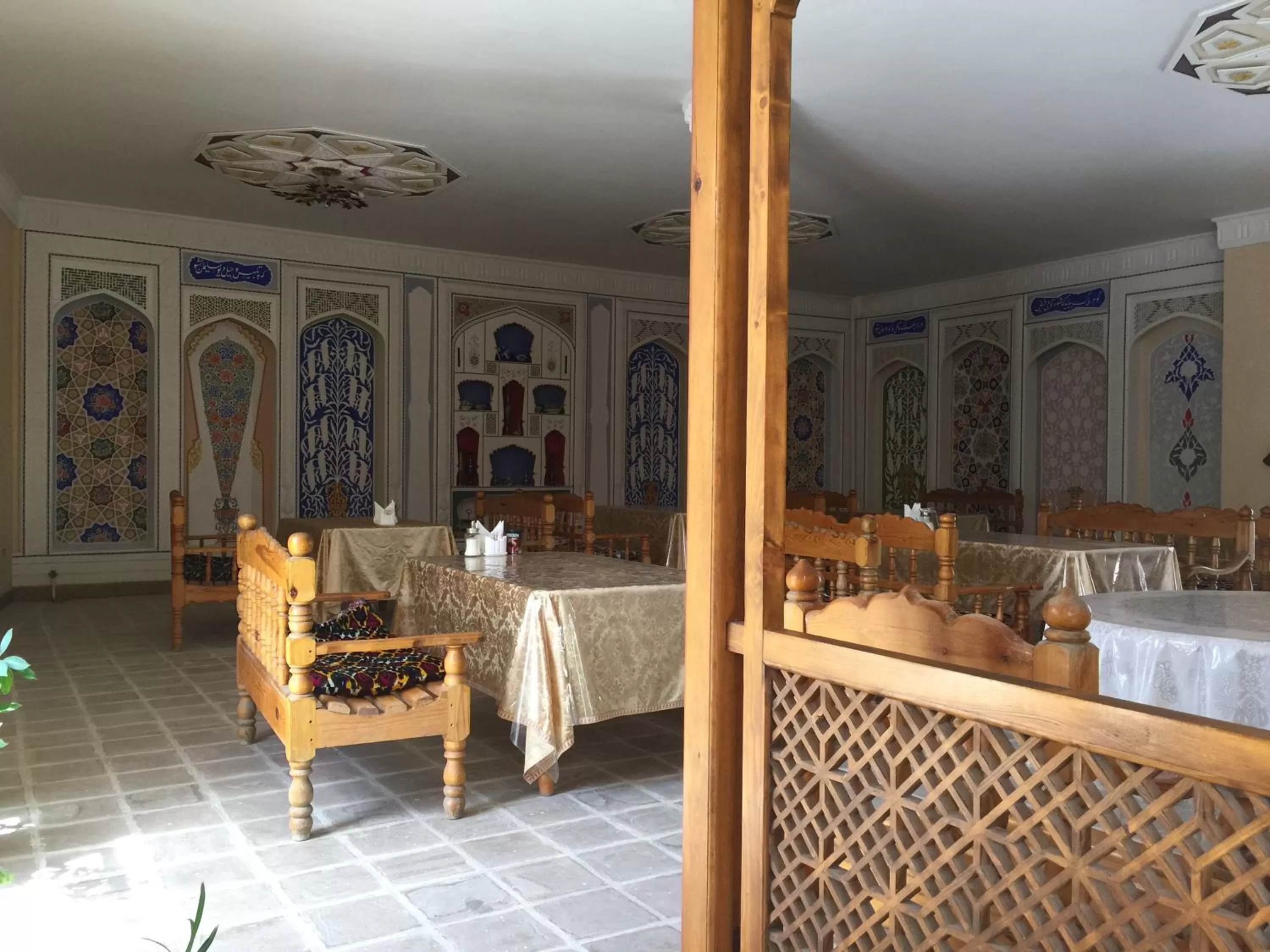 Restaurant/places to eat in Hotel Fatima Boutique