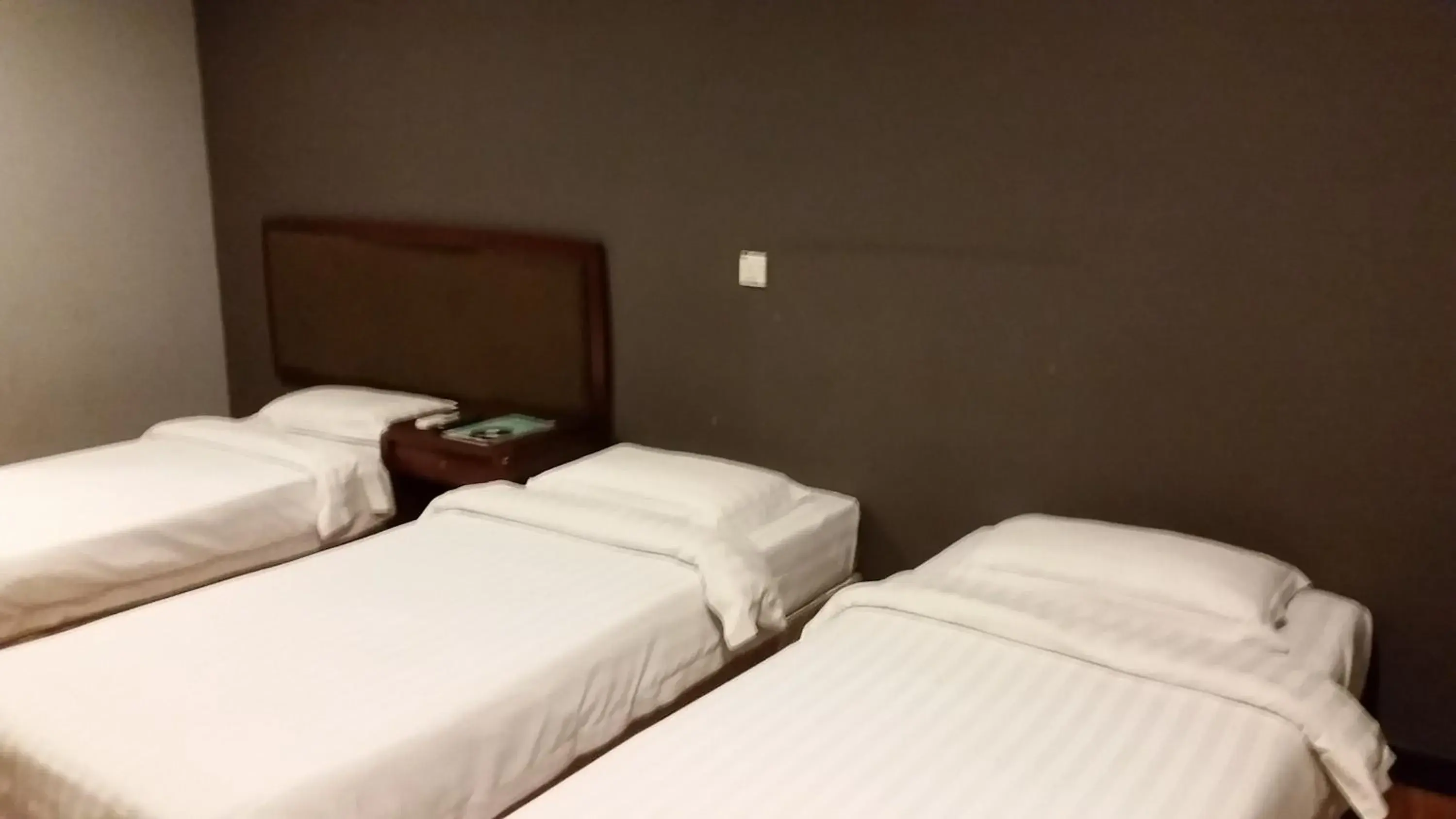 Bed in Hotel Sadong 88