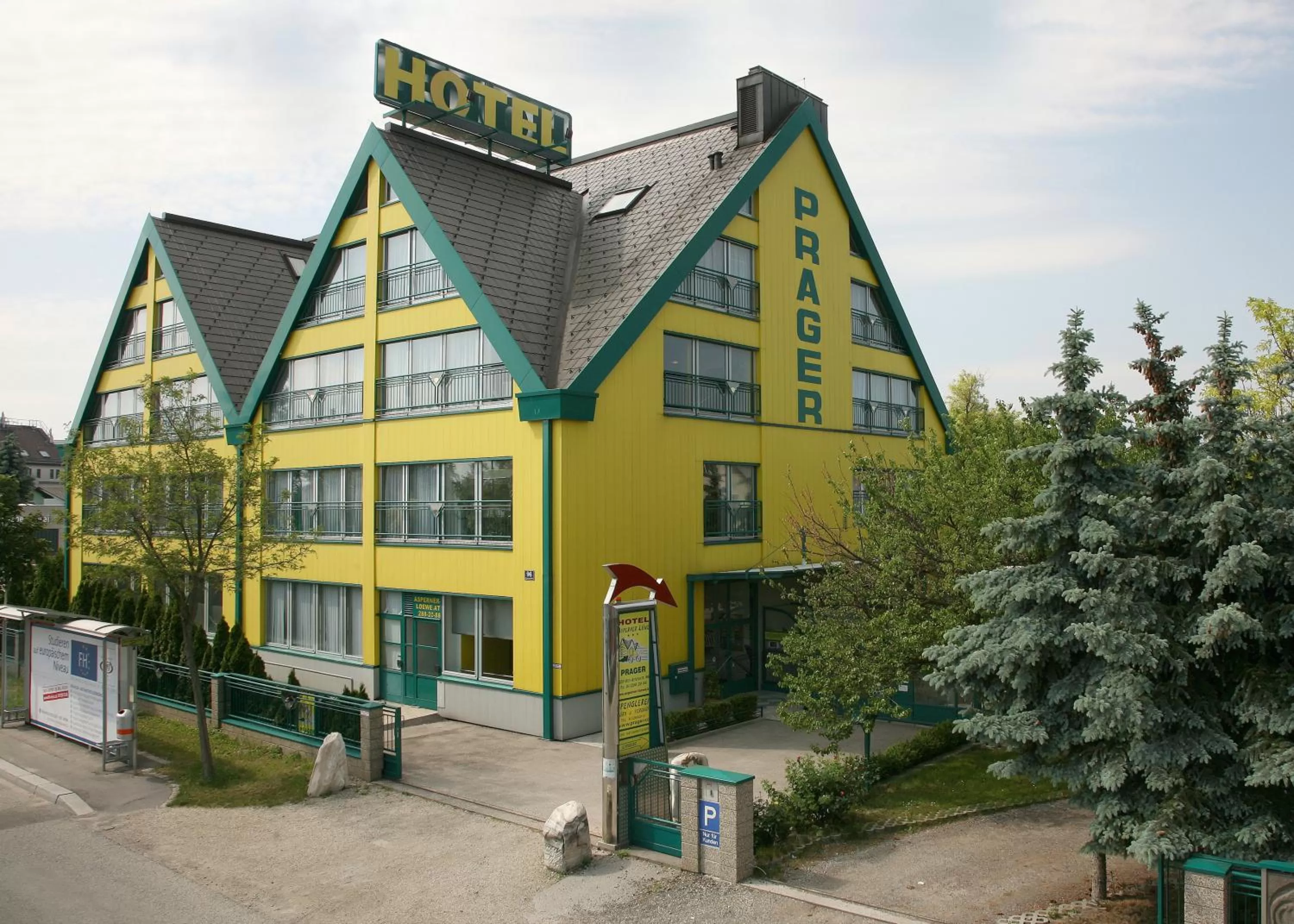 Facade/entrance in Hotel Asperner Löwe