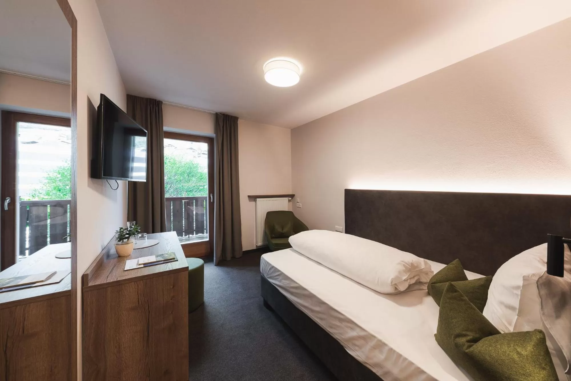 Staff, Bed in Hotel Kesslwirt