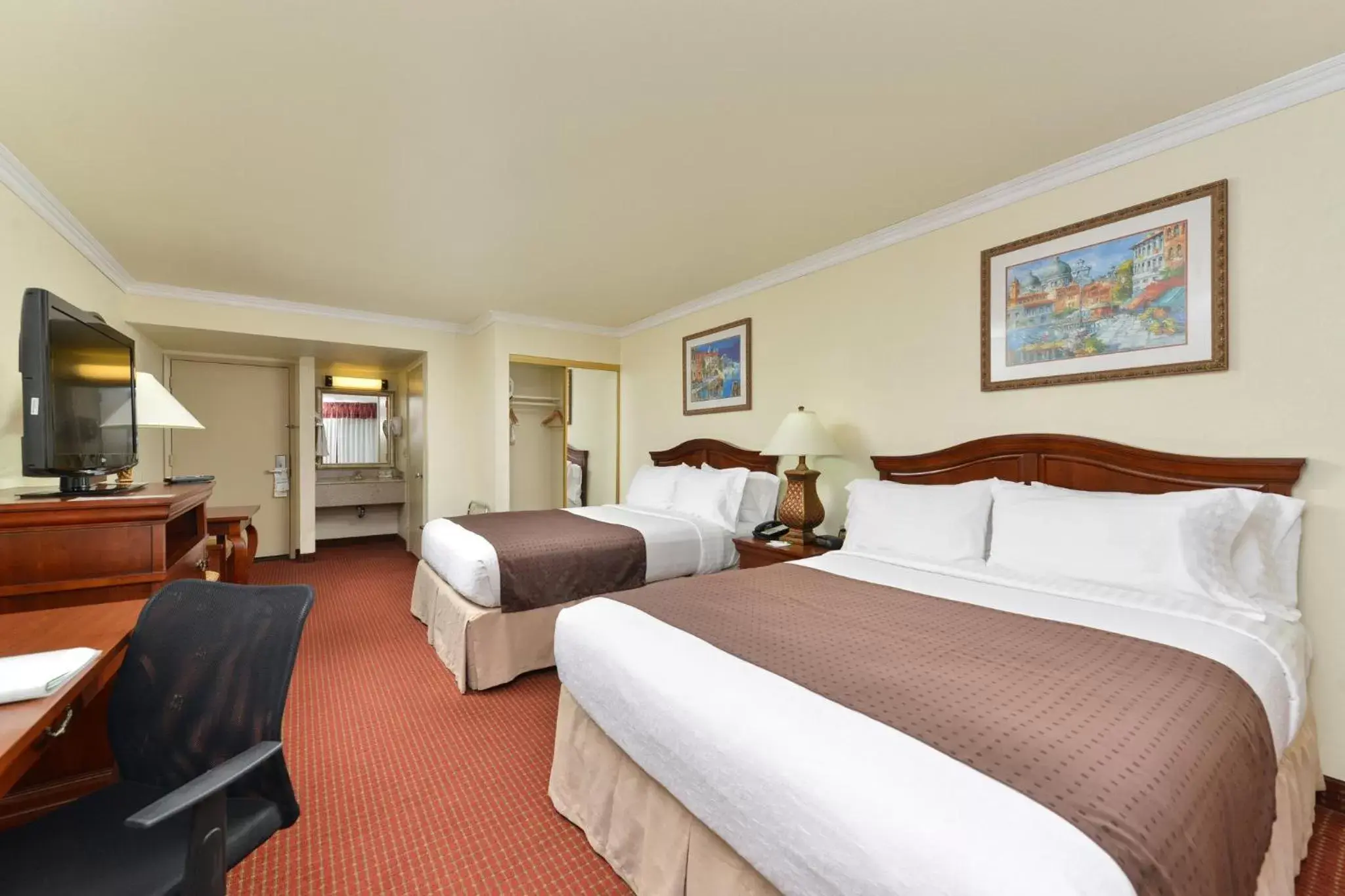 Photo of the whole room, Bed in Holiday Inn Rancho Cordova - Northeast Sacramento, an IHG Hotel