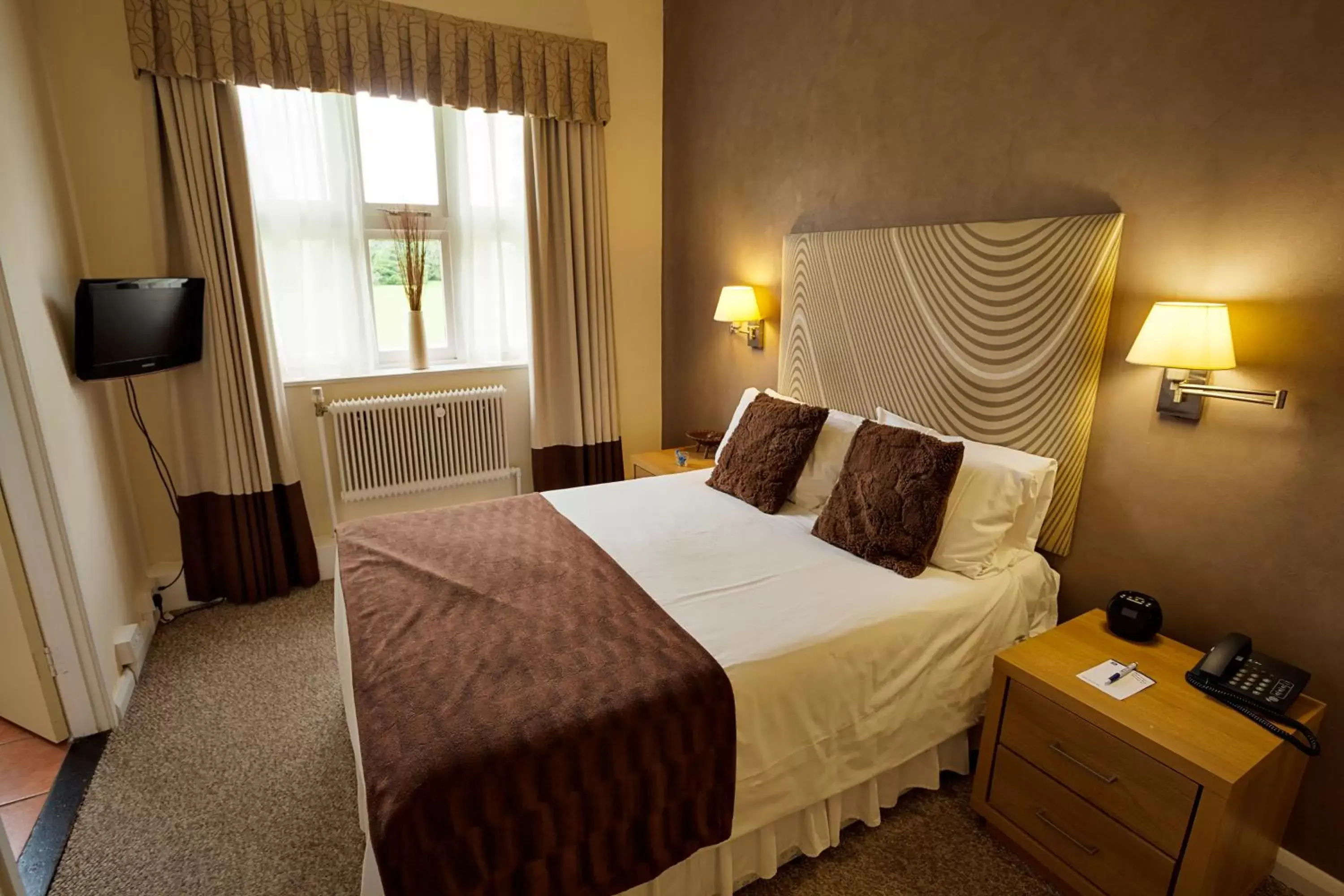 Bed in Best Western Walworth Castle Hotel