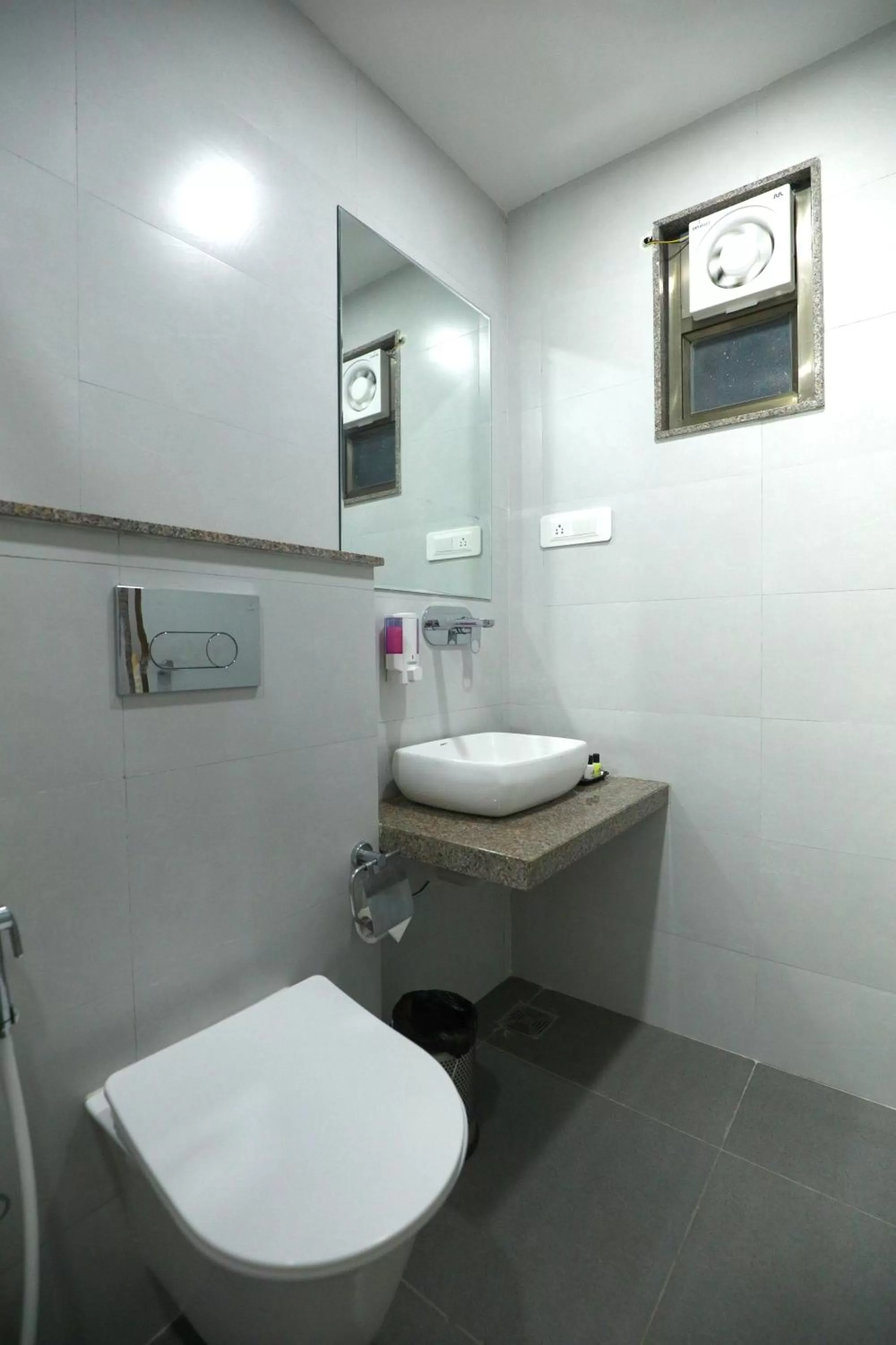 Toilet in HOTEL THE GRANDLADHUKARA