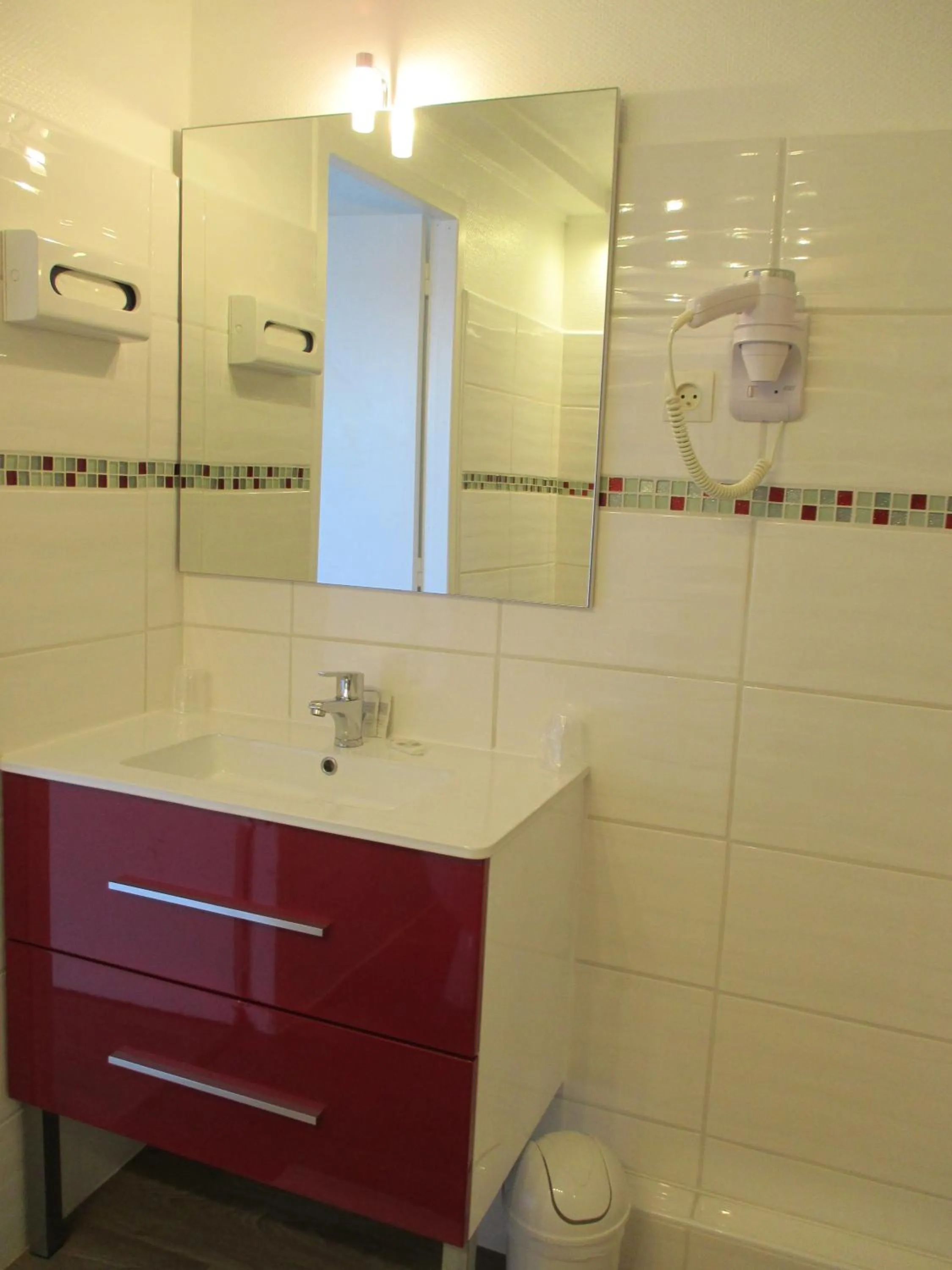 Shower in Hotel Belle Vue Royan