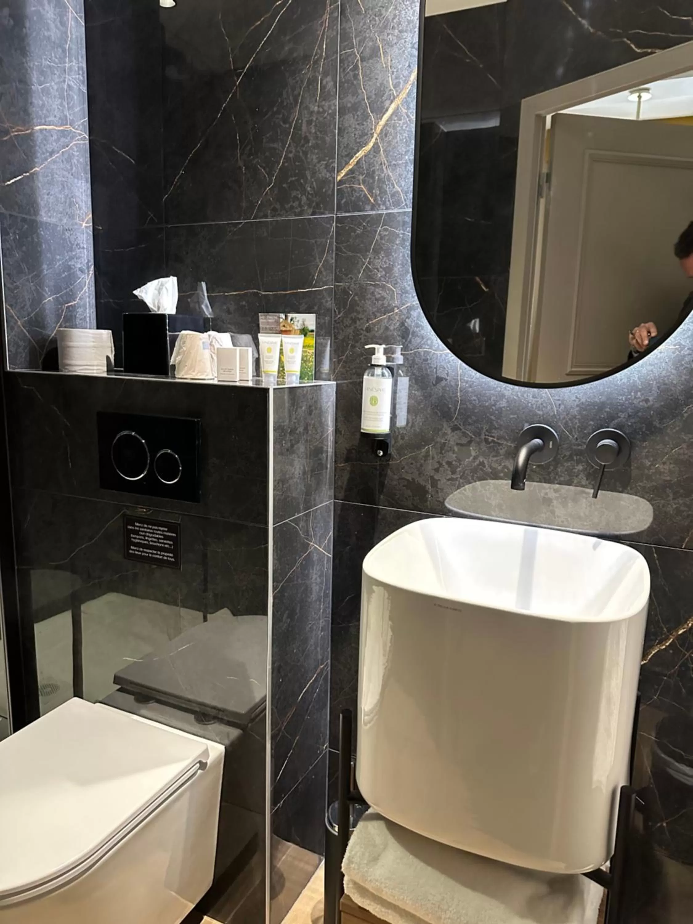 Bathroom in Domaine de Suzel