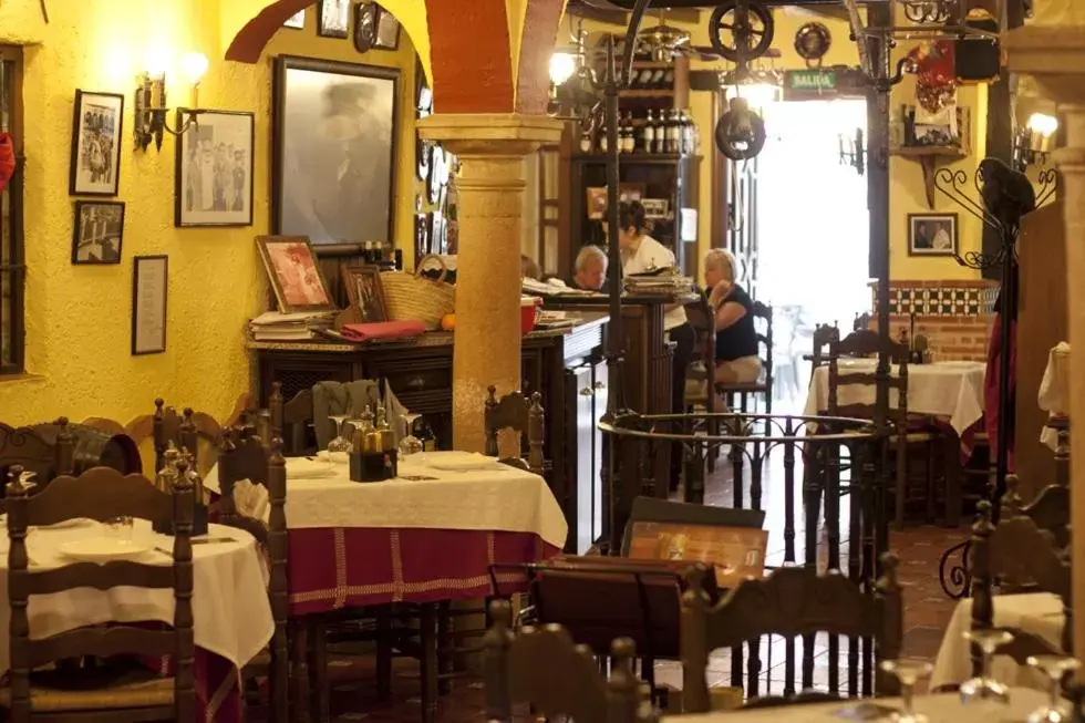 Restaurant/Places to Eat in Hotel Hermanos Macias
