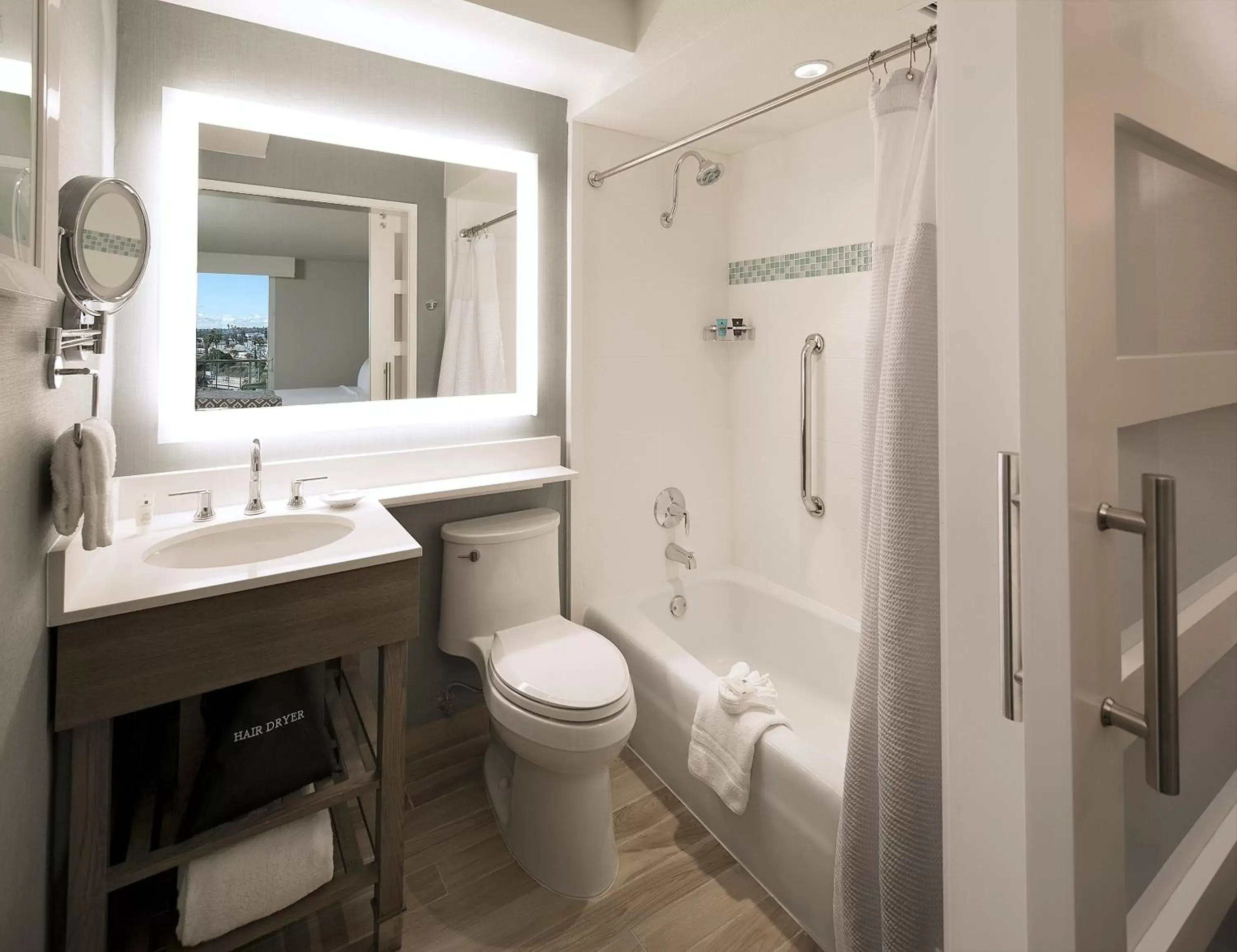 Bathroom in Crowne Plaza Hotel Ventura Beach, an IHG Hotel