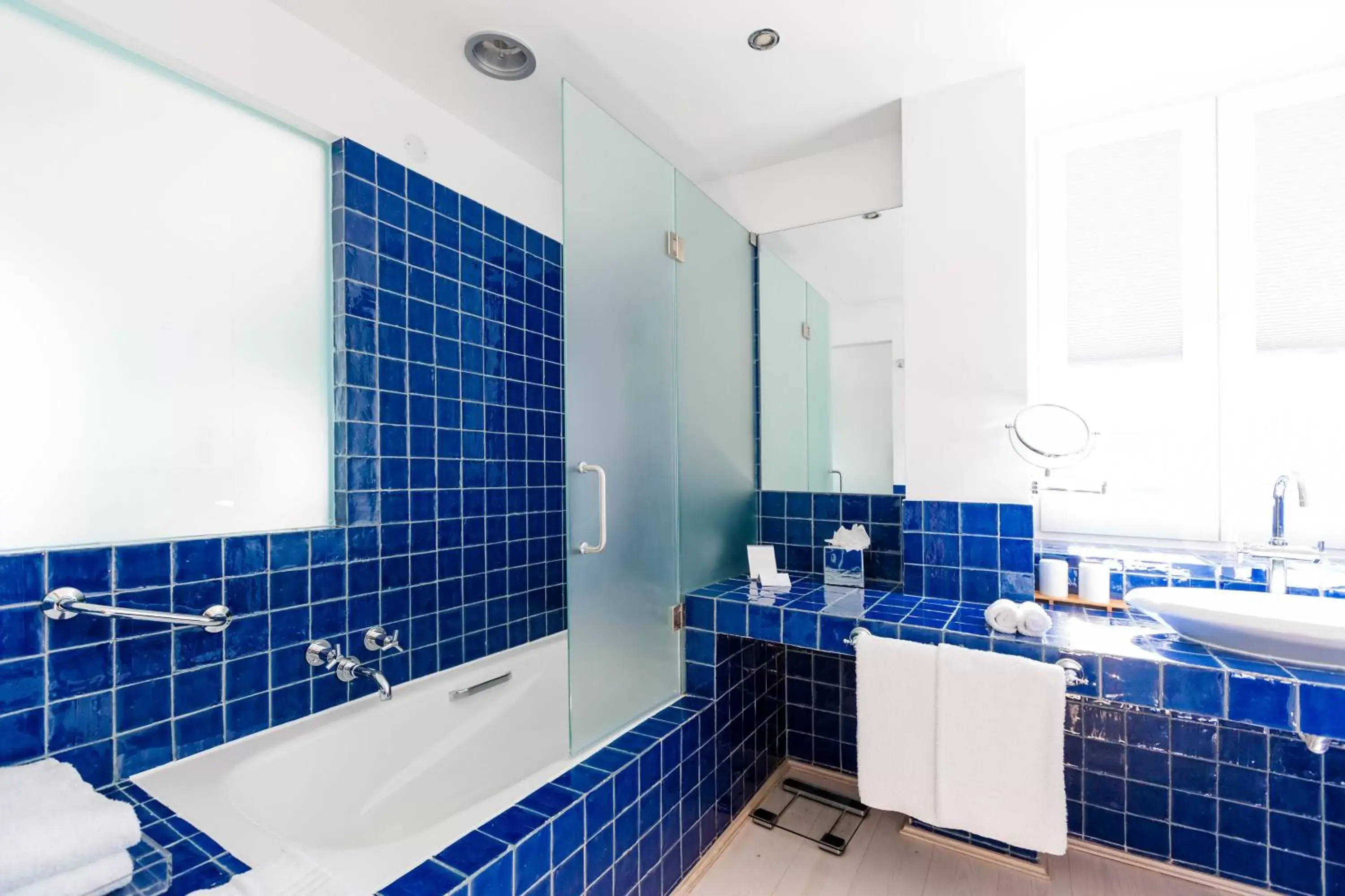 Bathroom in The Albatroz Hotel