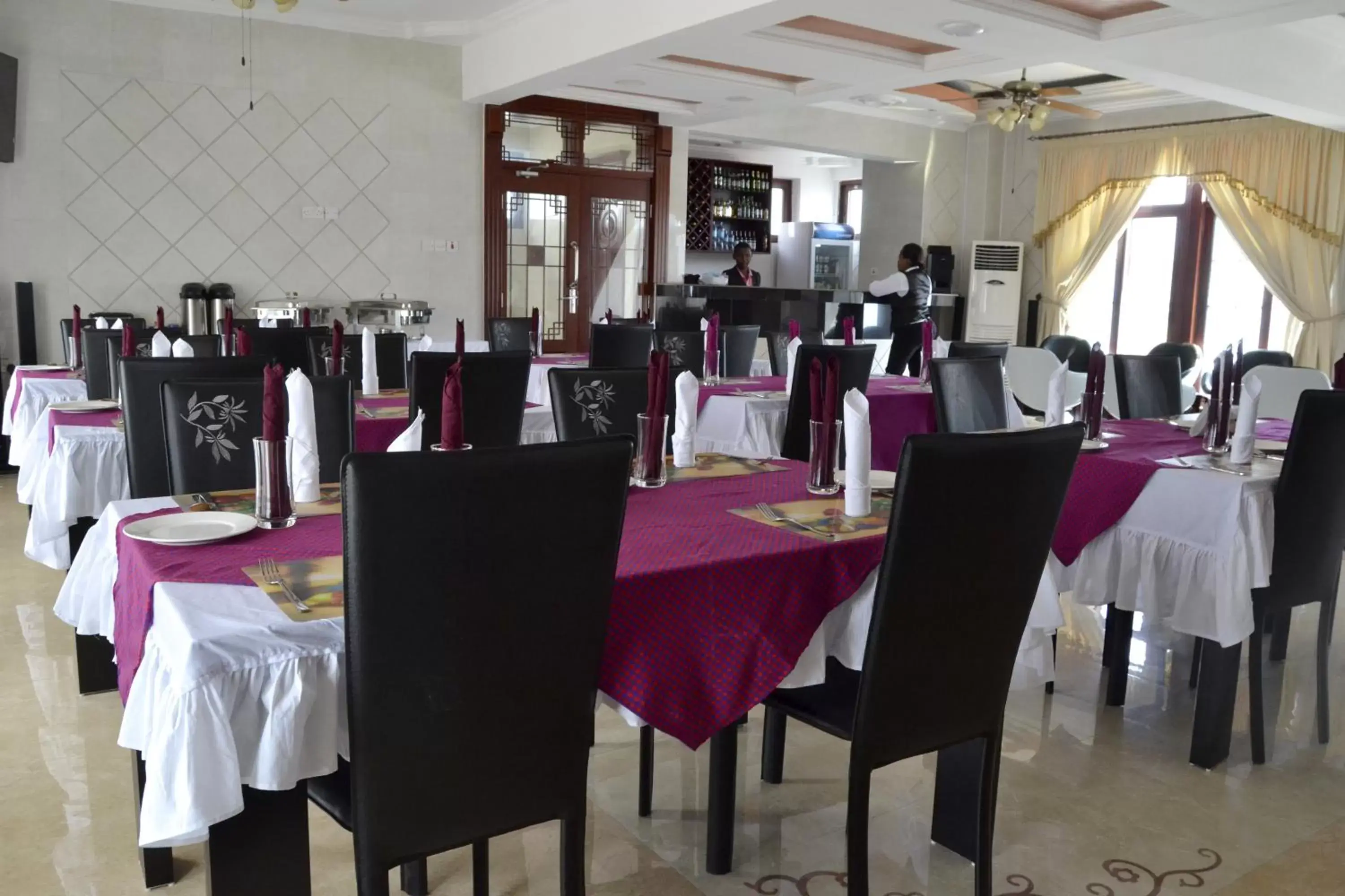 Banquet/Function facilities, Restaurant/Places to Eat in Lantana Hotel