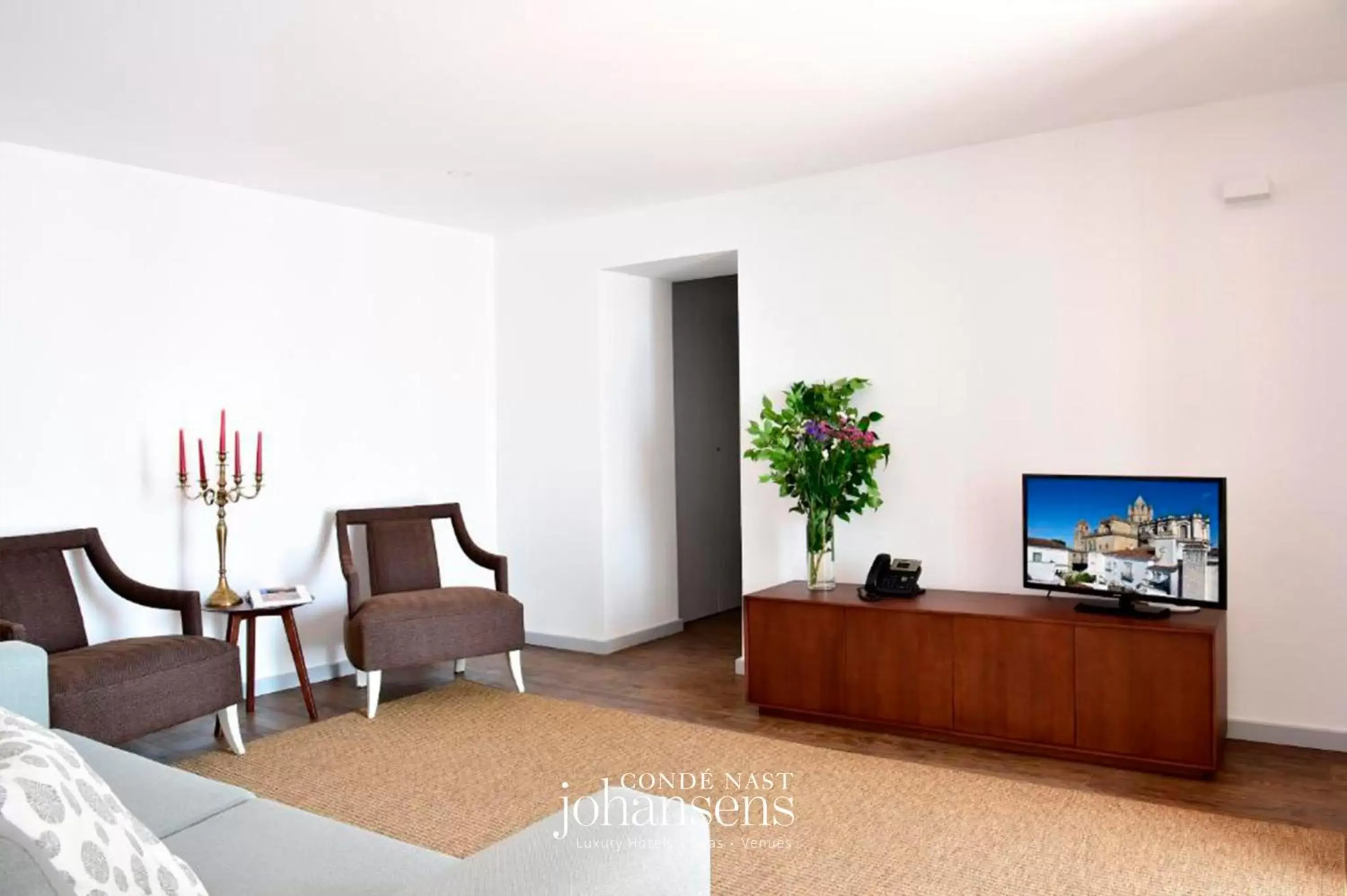 TV and multimedia, TV/Entertainment Center in The Noble House - by Unlock Hotels
