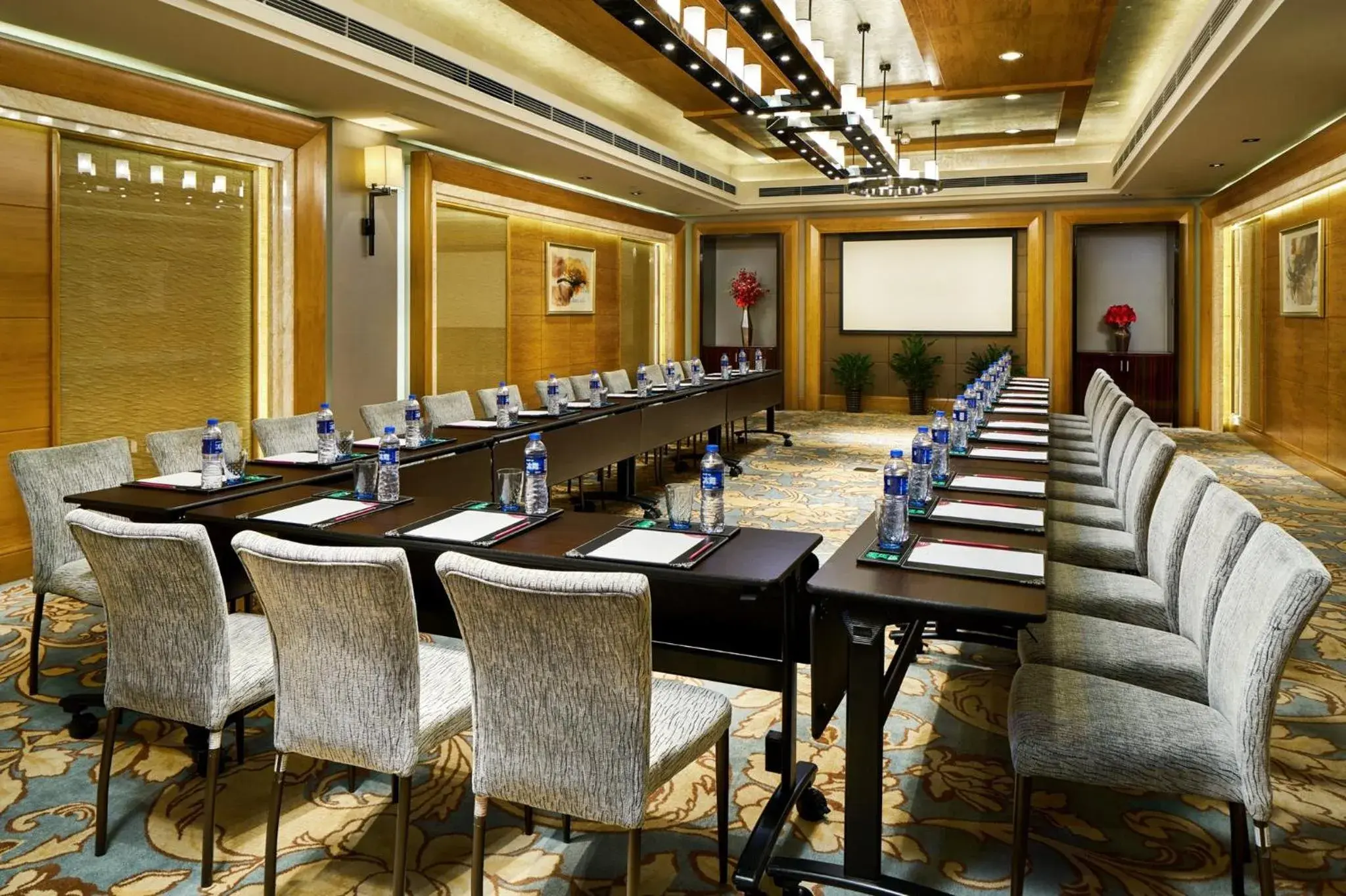 Meeting/conference room, Business Area/Conference Room in Crowne Plaza Xi'an, an IHG Hotel