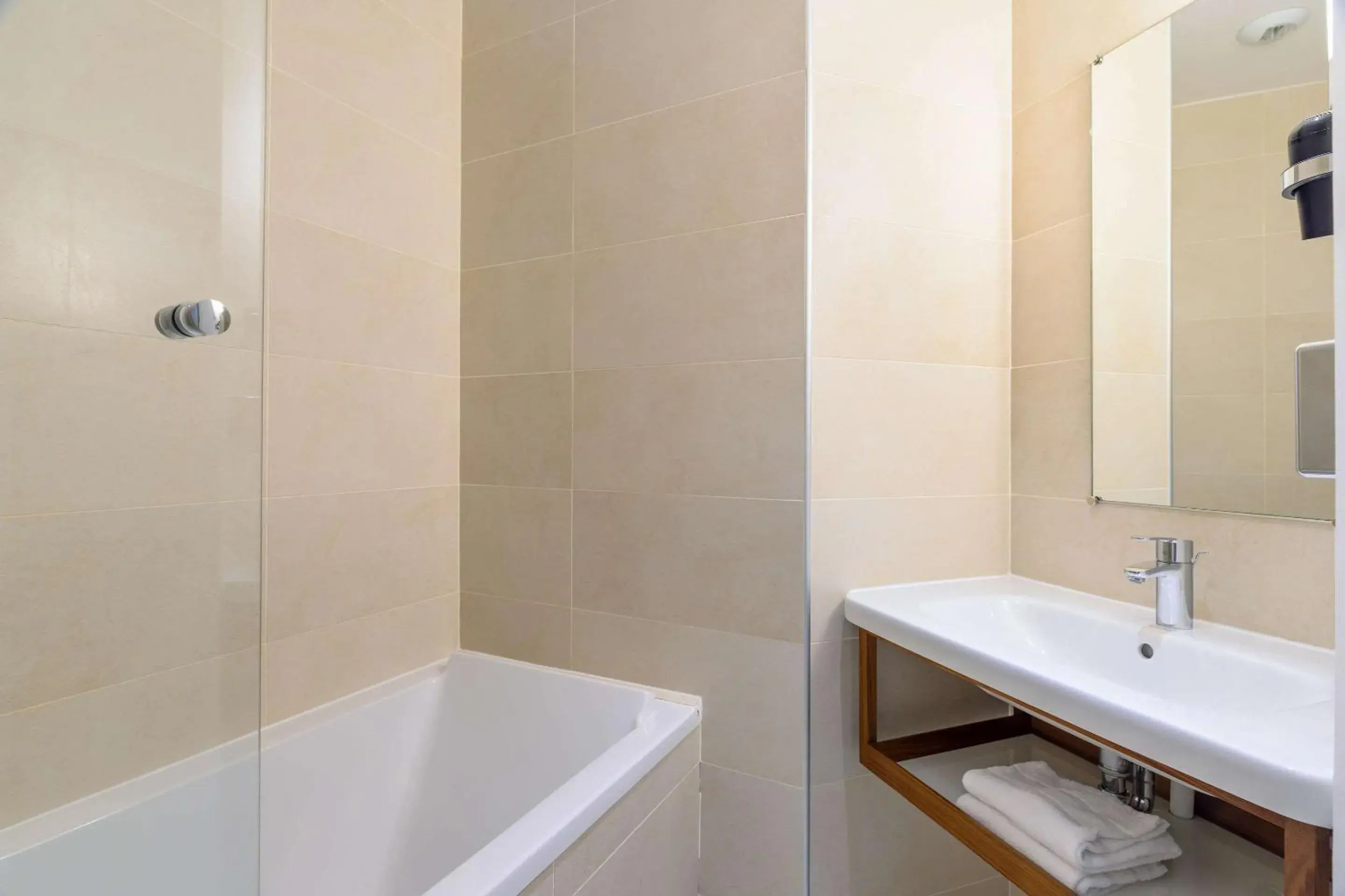 Bathroom in Hotel Sixteen Paris Montrouge