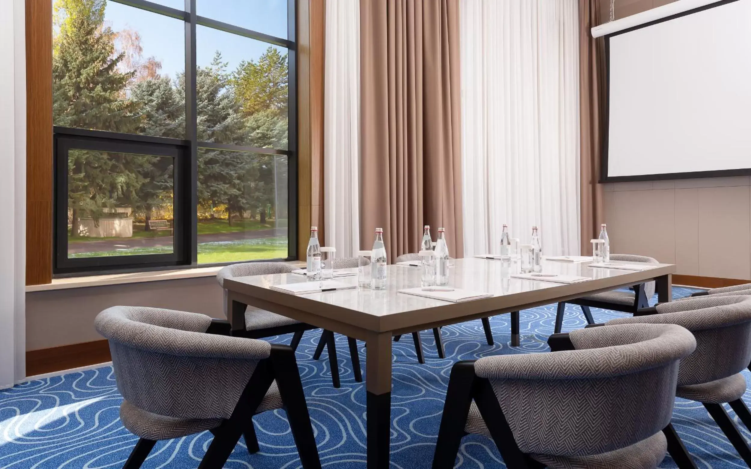 Meeting/conference room in Swissôtel Wellness Resort Alatau Almaty