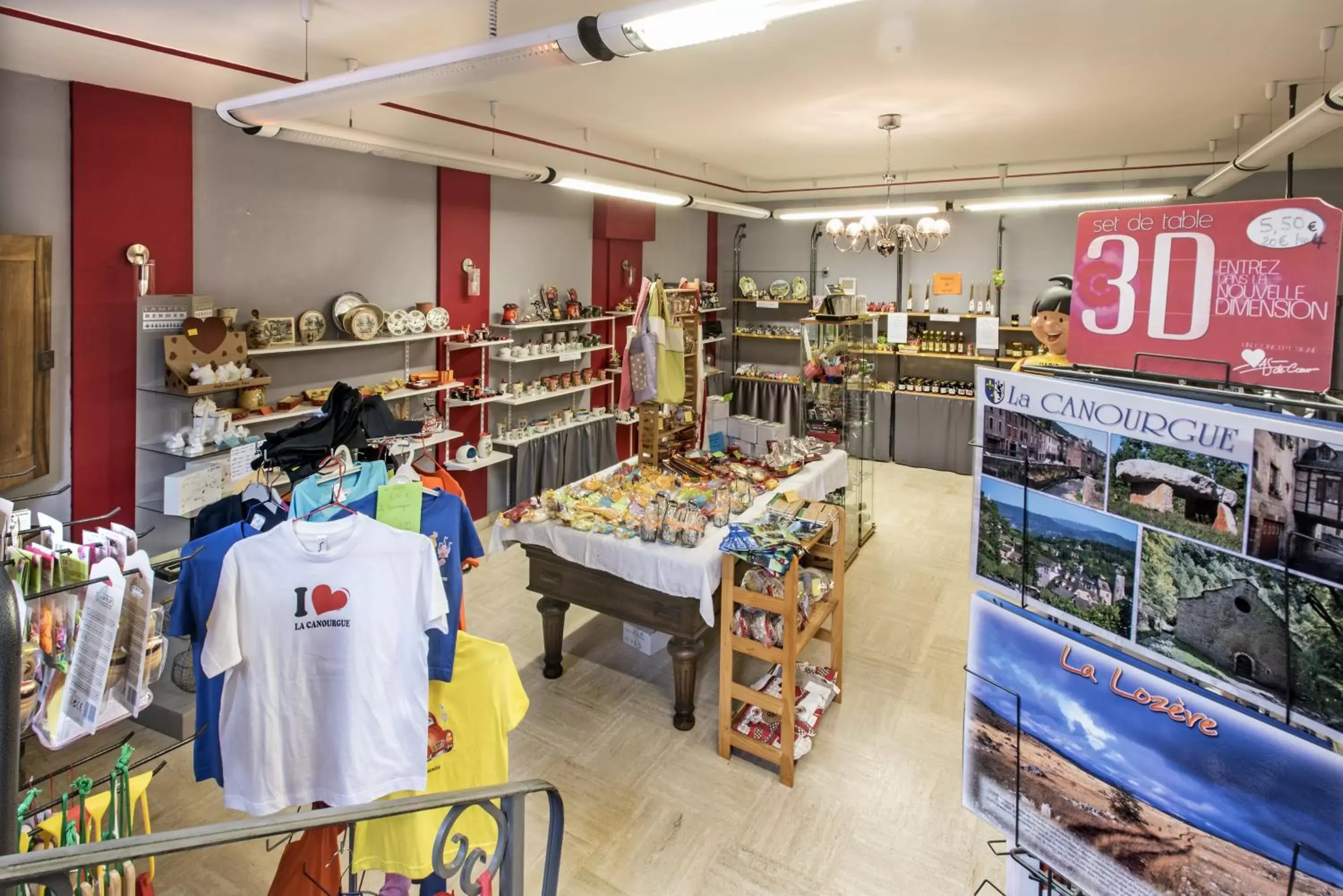 On-site shops, Supermarket/Shops in Logis Hotel Restaurant Du Commerce