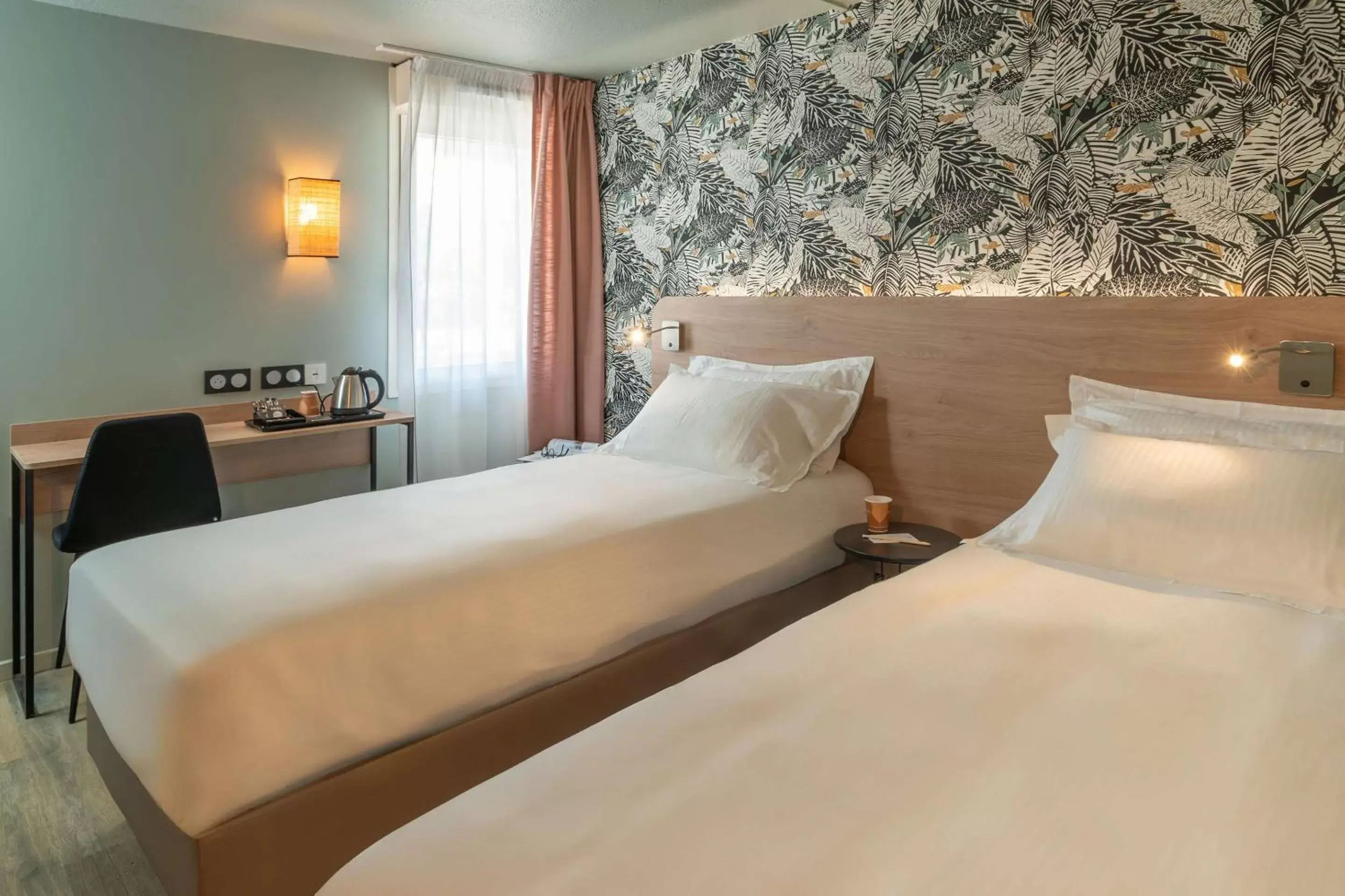 Bedroom, Bed in Sure Hotel by Best Western Rochefort-sur-Mer