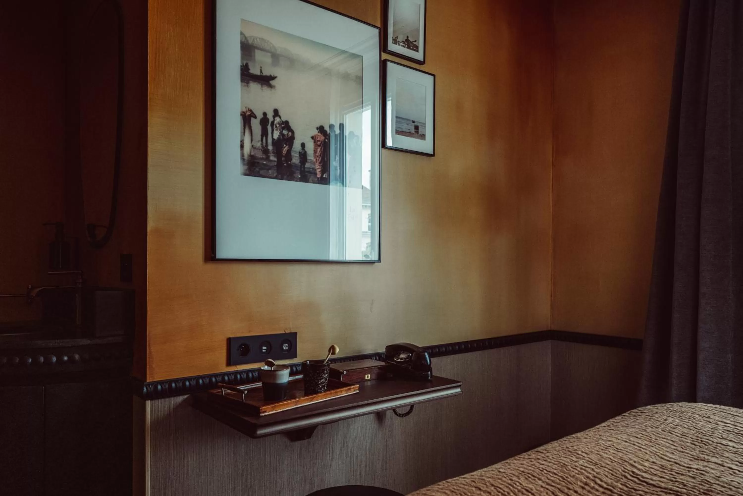 Seating area, Bed in Babel Belleville