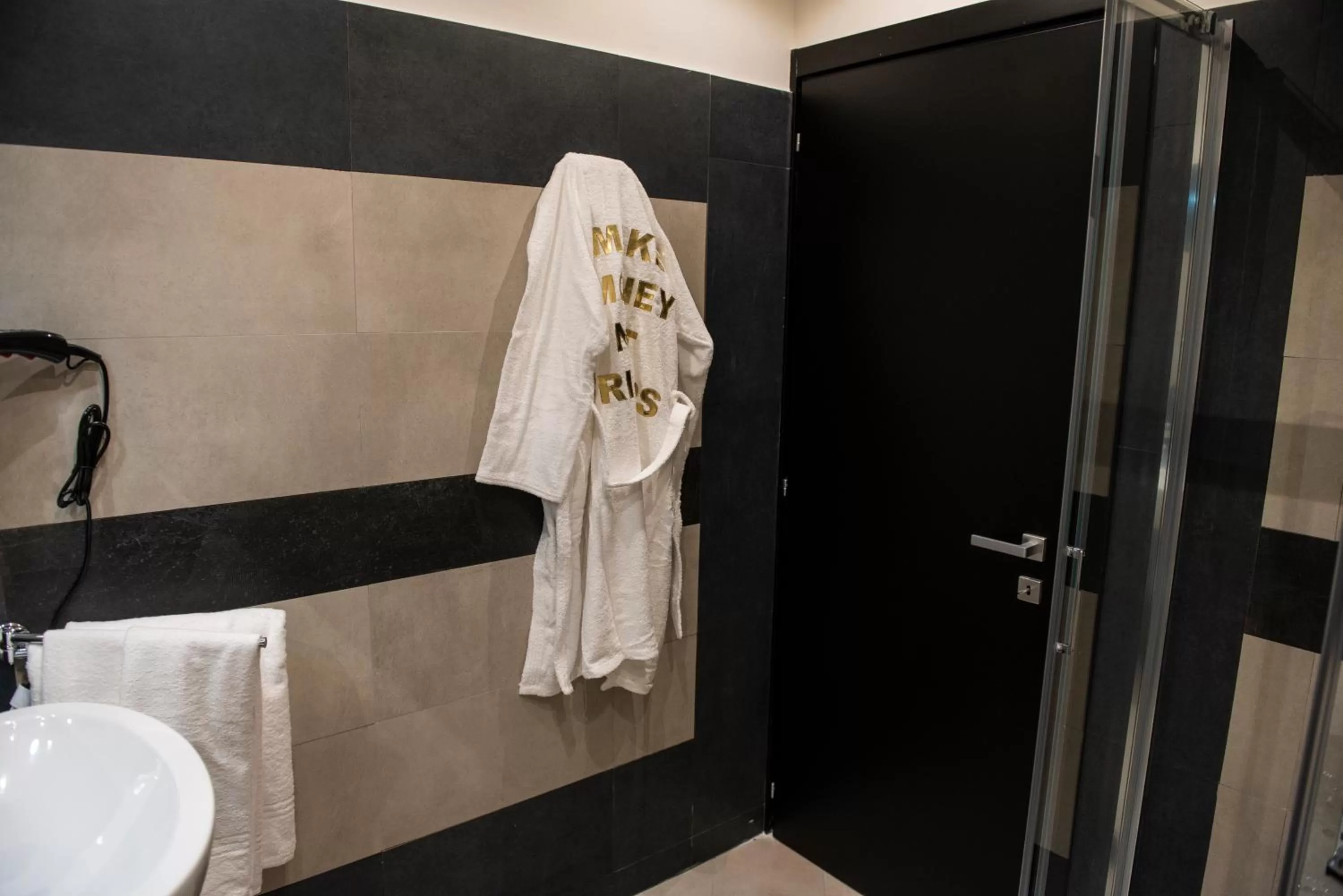 Bathroom in D'amelio'S suites