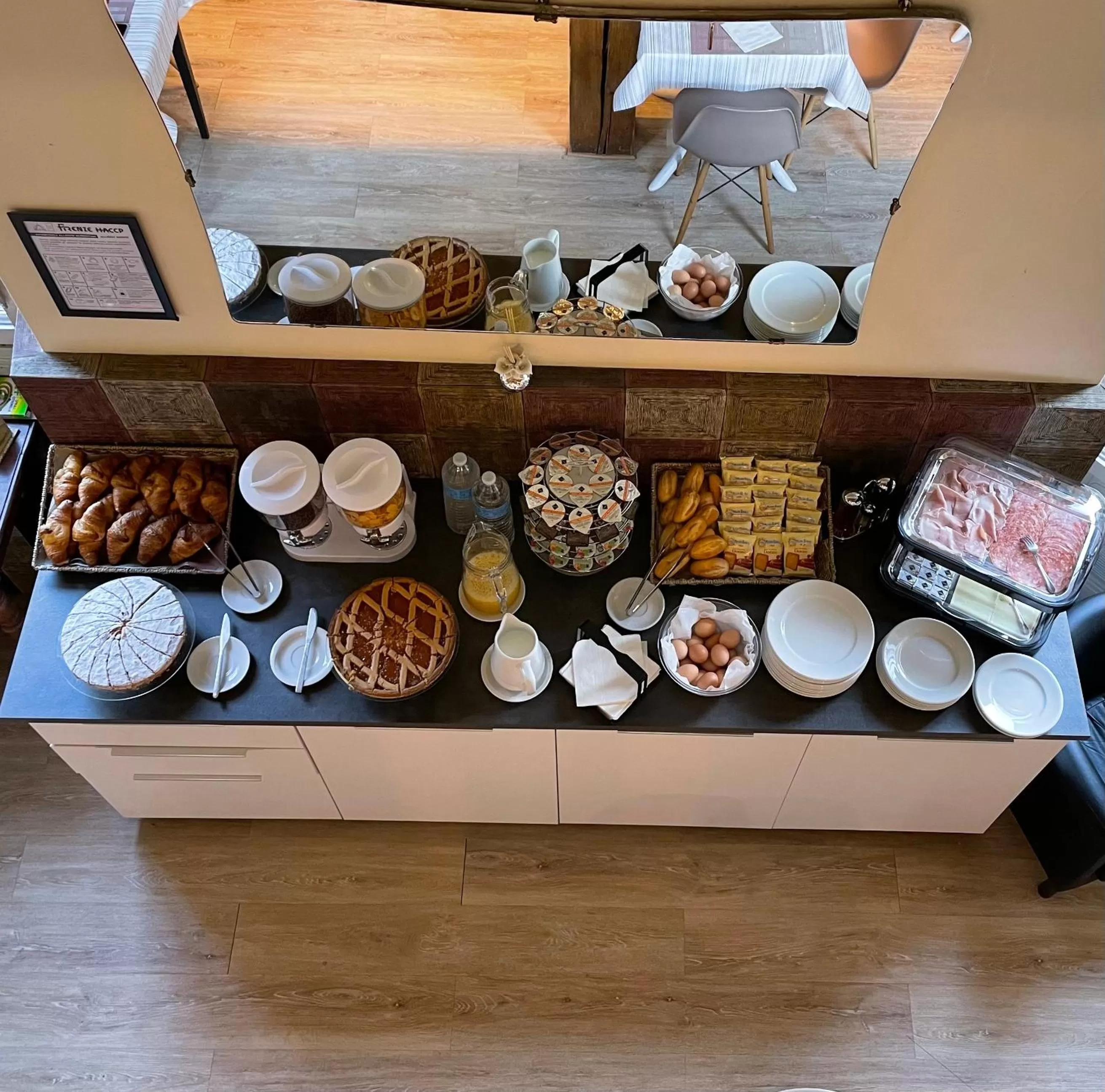 Coffee/tea facilities in Hotel Fedora