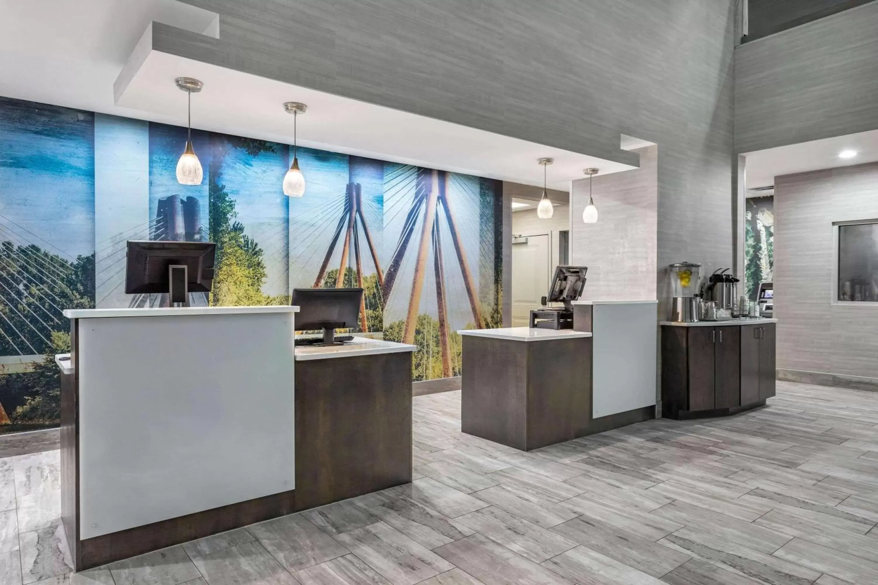 Lobby or reception, Kitchen/Kitchenette in La Quinta by Wyndham Columbus - Edinburgh