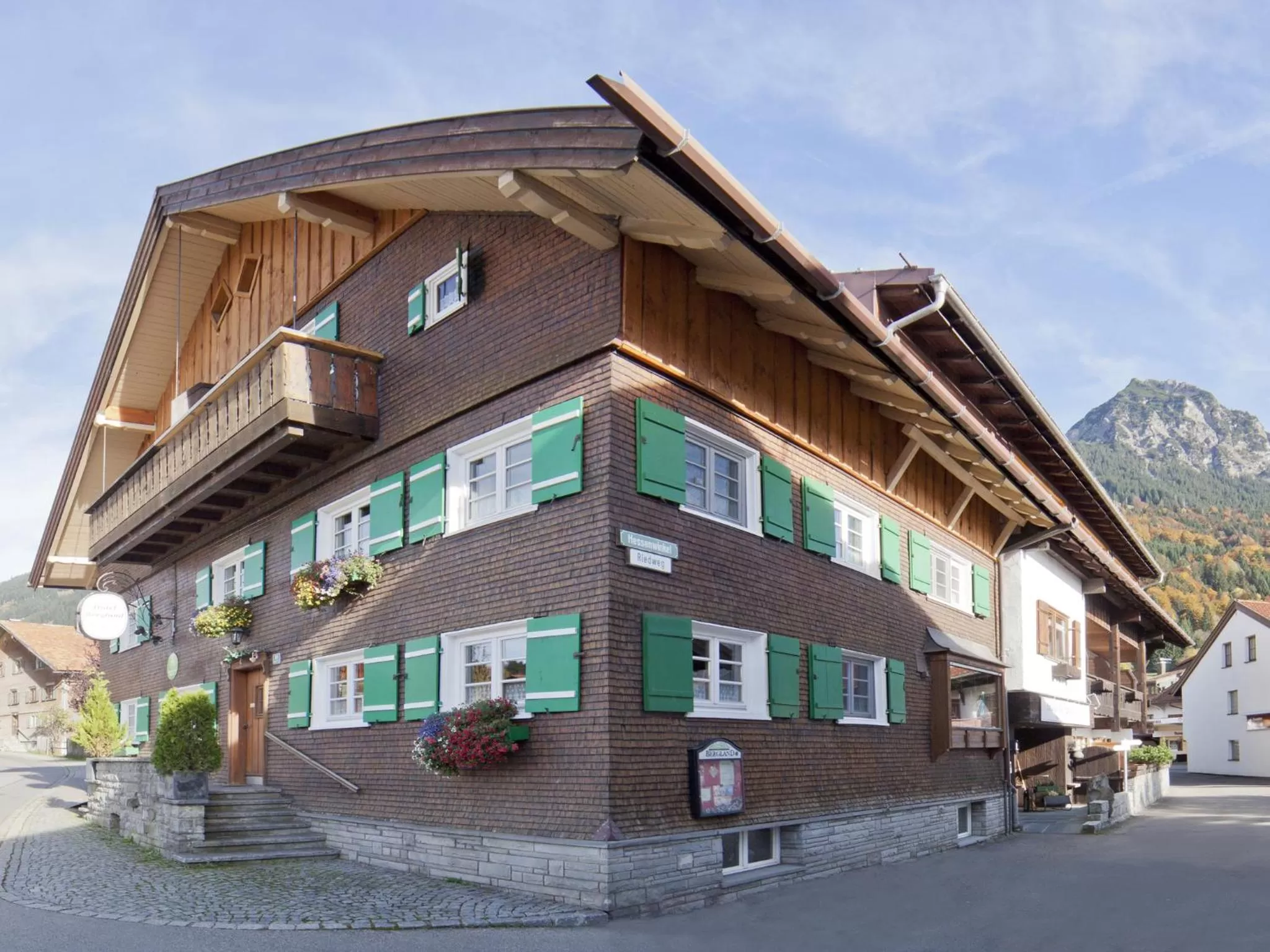 Facade/entrance in Familien- und Wellnesshotel "Landhaus Viktoria"