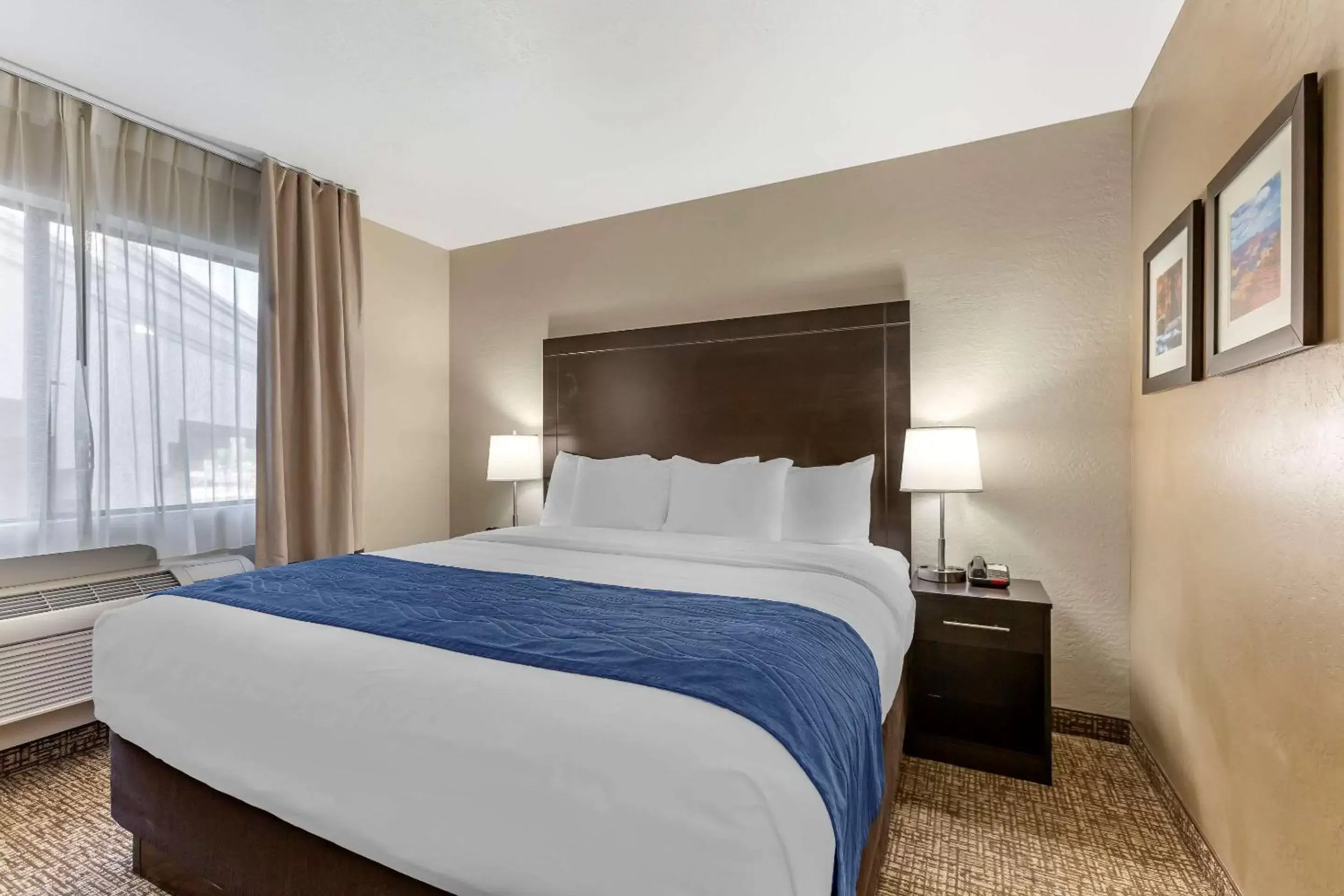 Photo of the whole room, Bed in Comfort Inn & Suites Surprise Near Sun City West