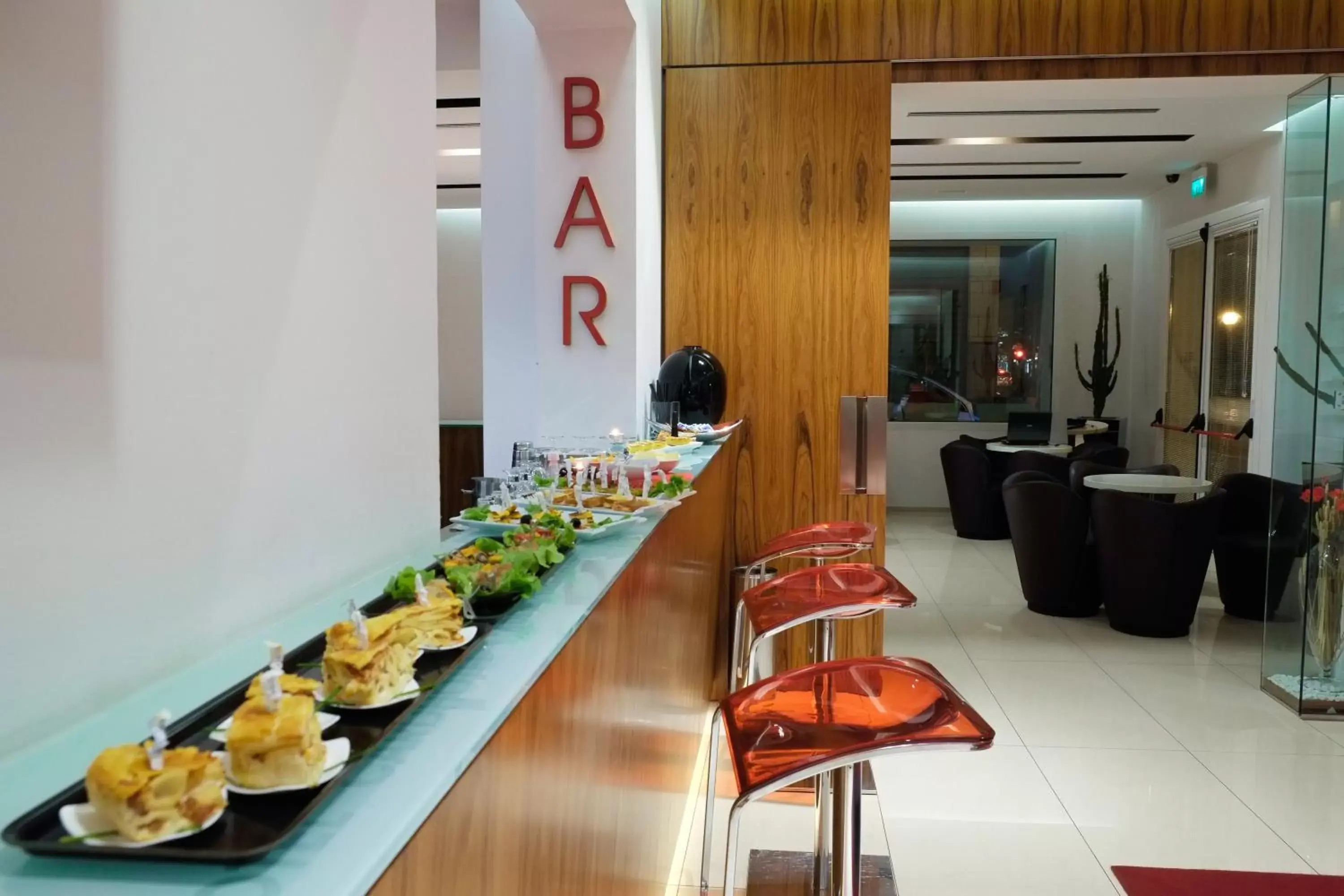 Lounge or bar, Restaurant/Places to Eat in Card International Hotel