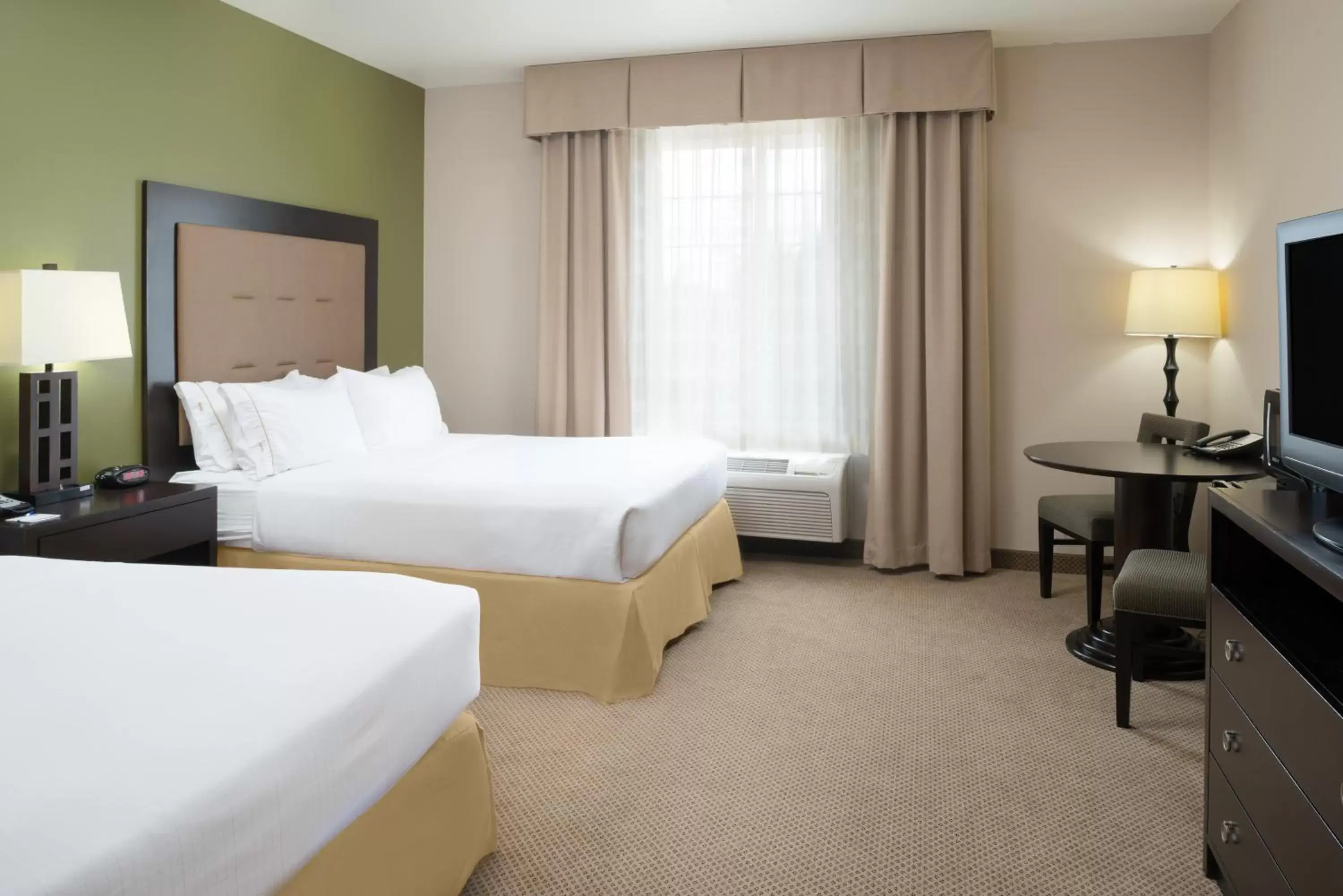 Bed in Holiday Inn Express Hotel & Suites North Sequim by IHG Bed in Holiday Inn Express Hotel & Suites North Sequim by IHG