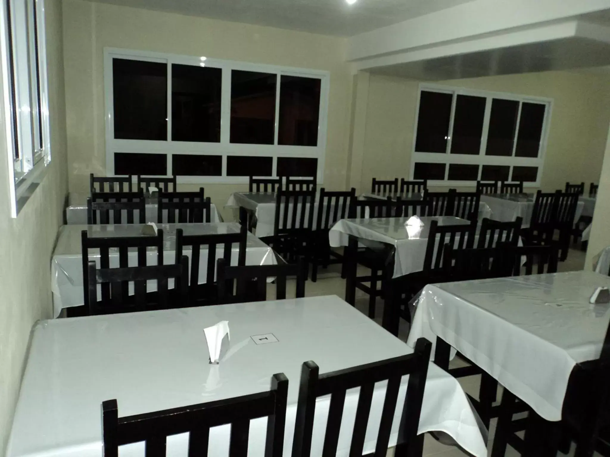 Lounge or bar, Restaurant/Places to Eat in Marechal Plaza Hotel