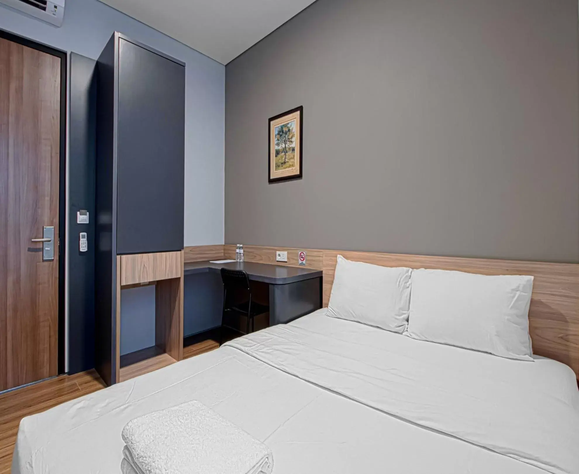 Bedroom, Bed in M Studio Karawaci Bedroom, Bed in M Studio Karawaci