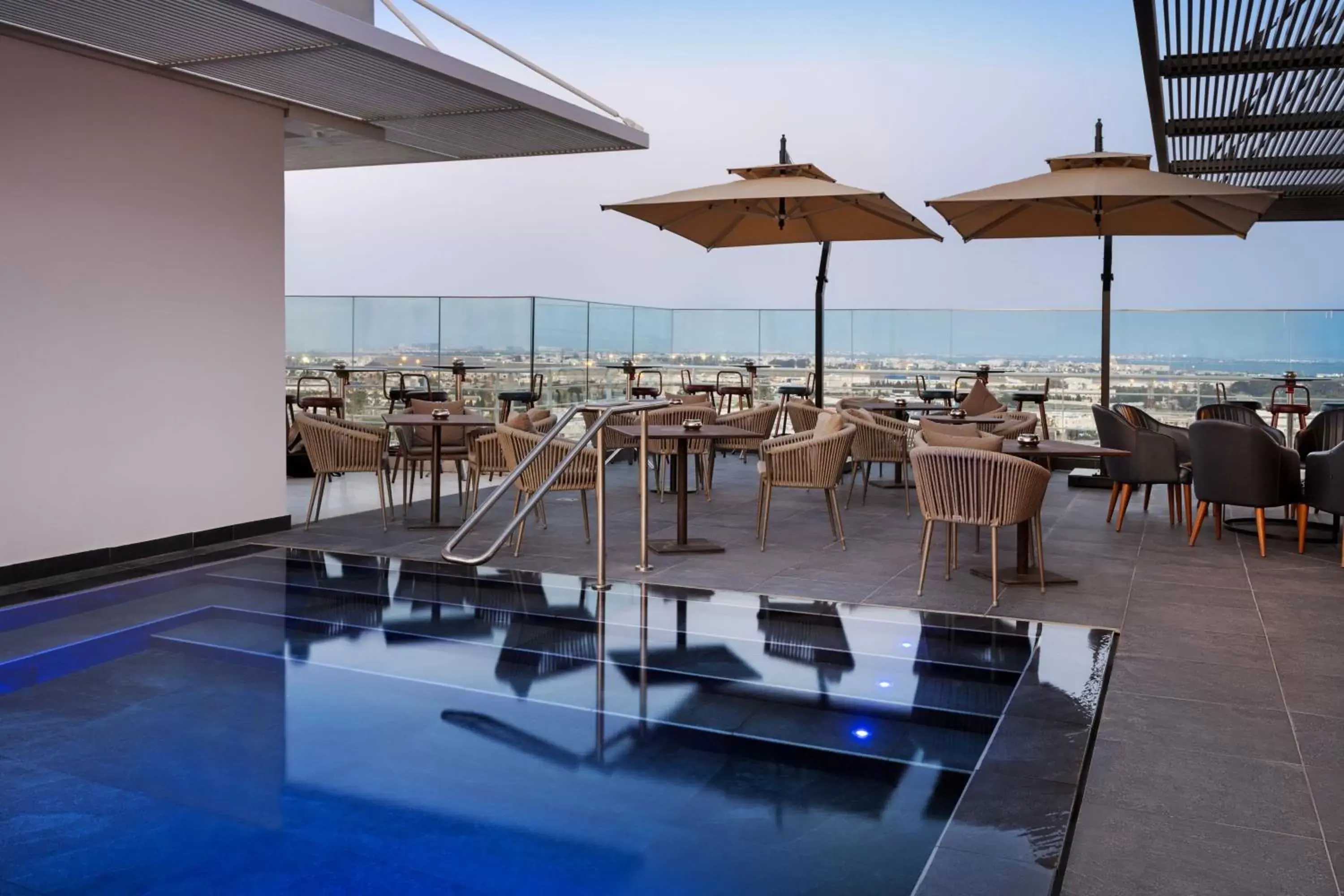 Restaurant/places to eat, Swimming Pool in Tunis Marriott Hotel