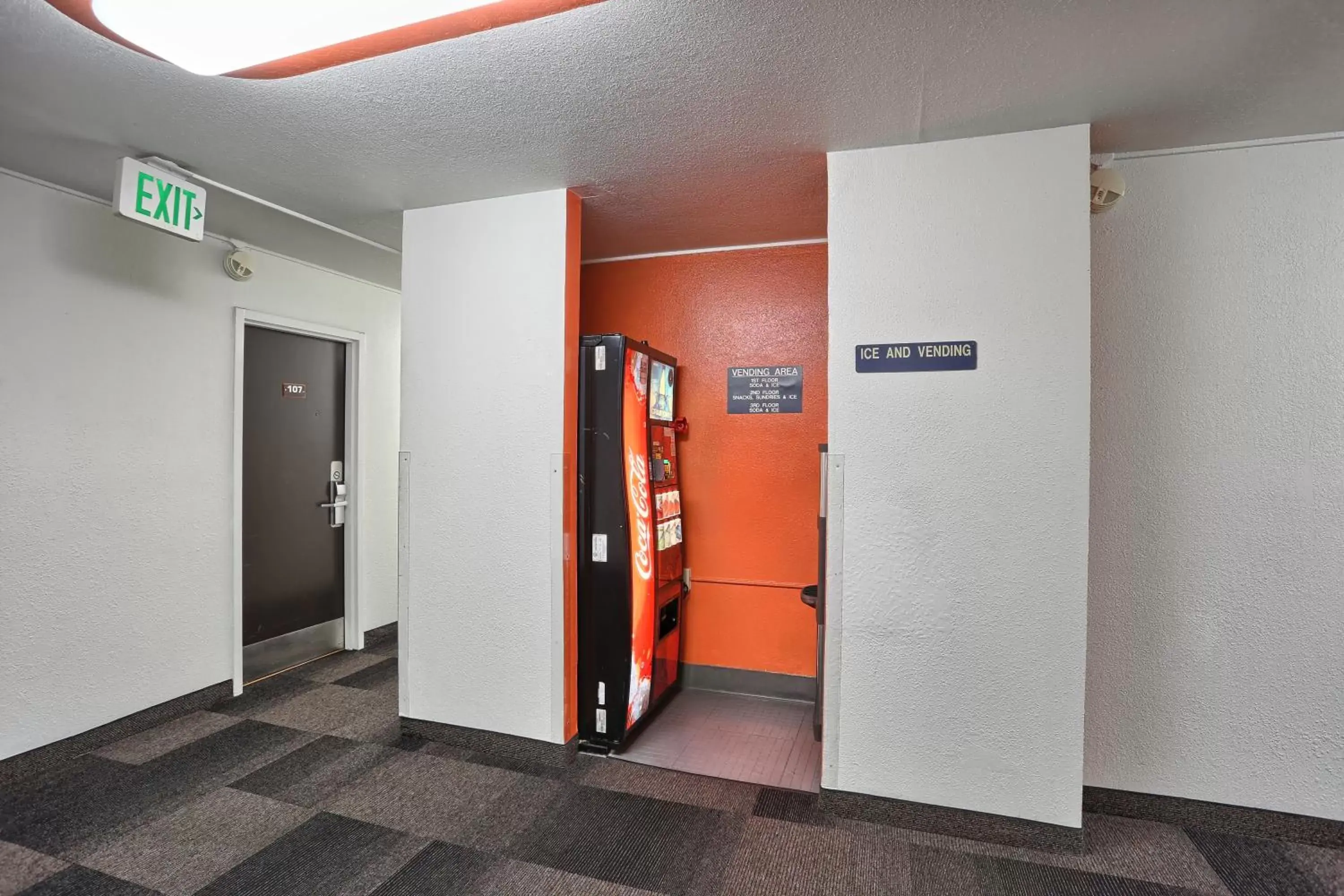 On-site shops in Motel 6 San Francisco Downtown