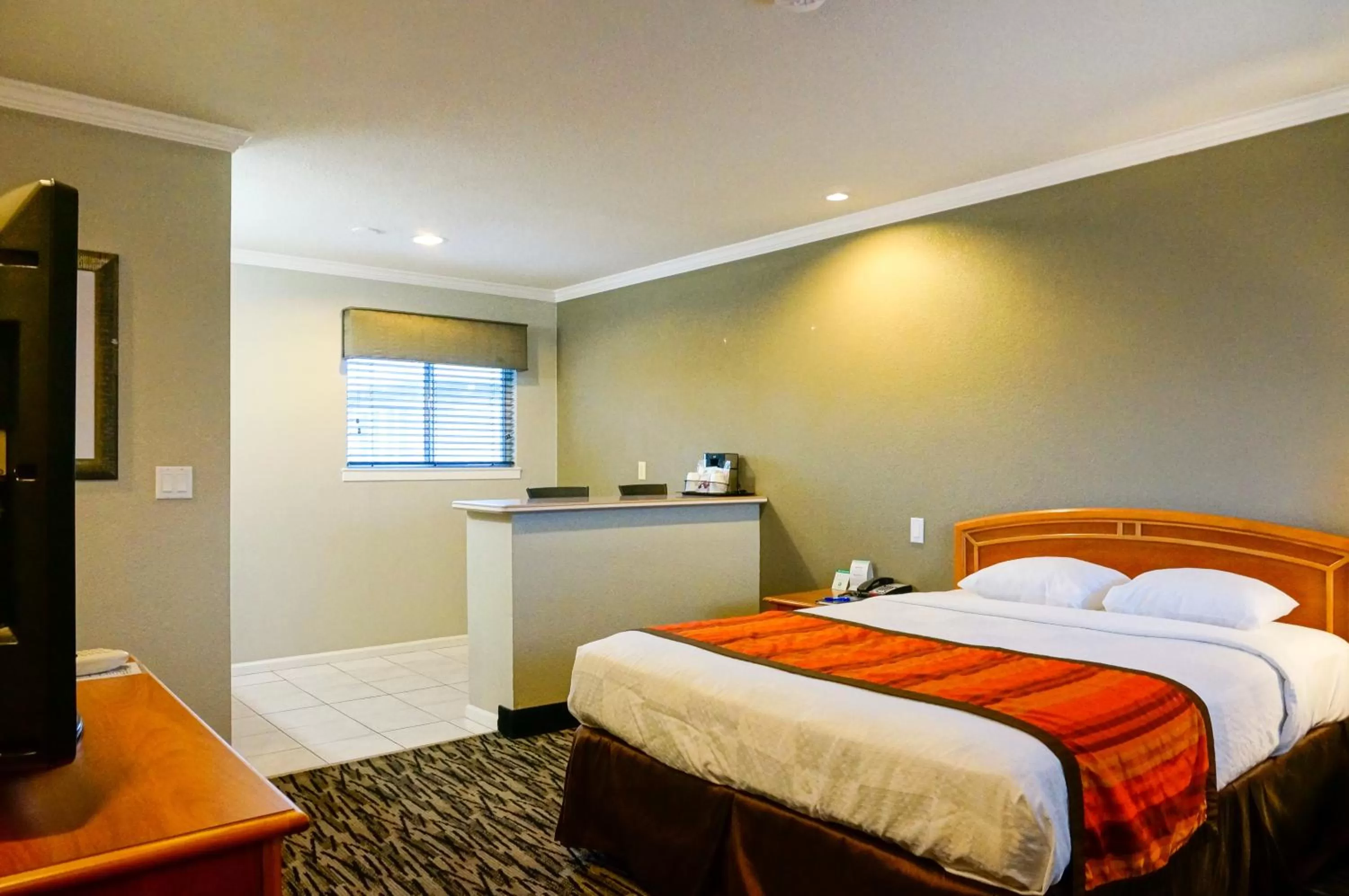 Bedroom, Bed in Hotel Parmani Near Stanford University